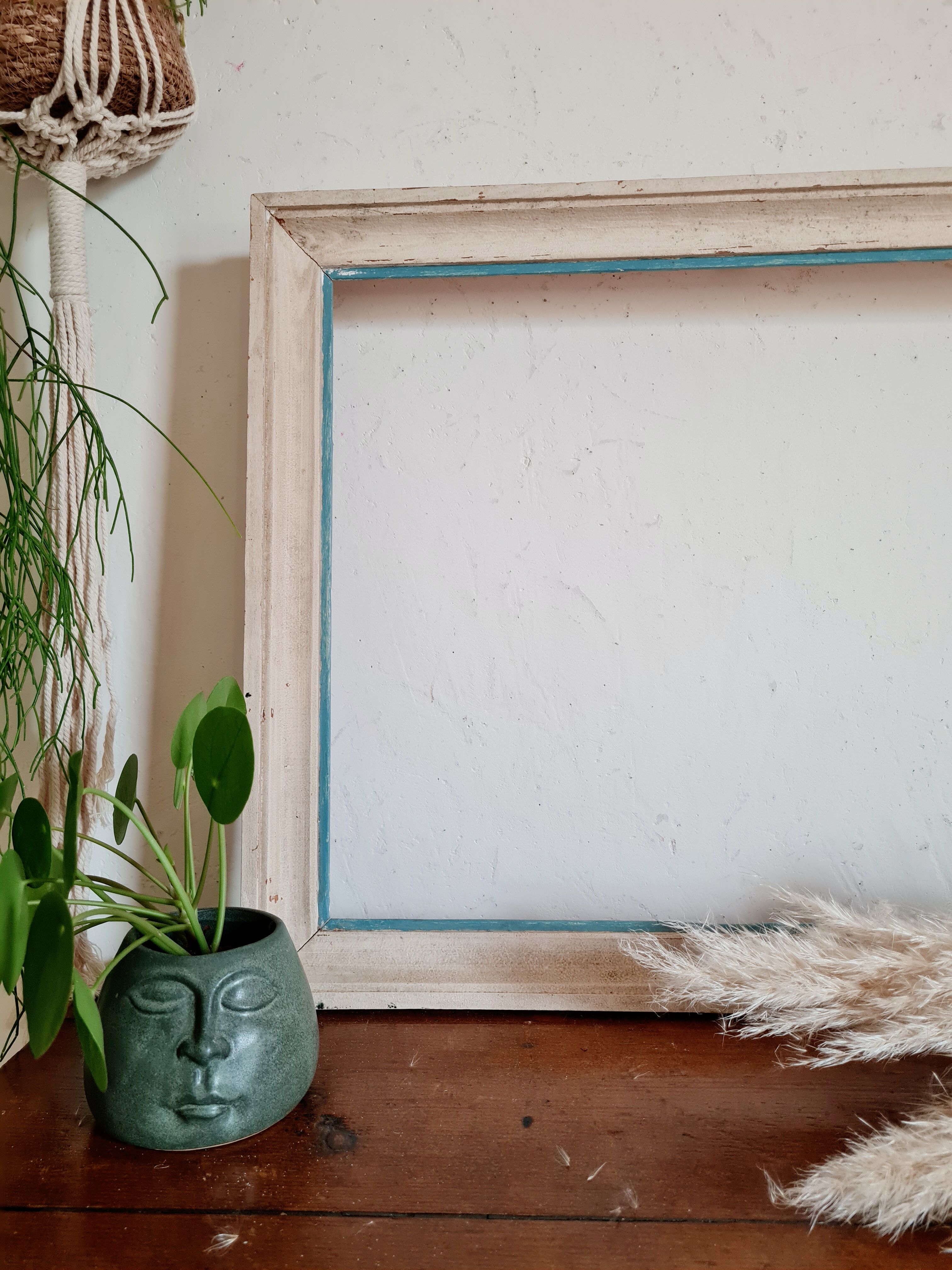 Old frame in white and blue wood