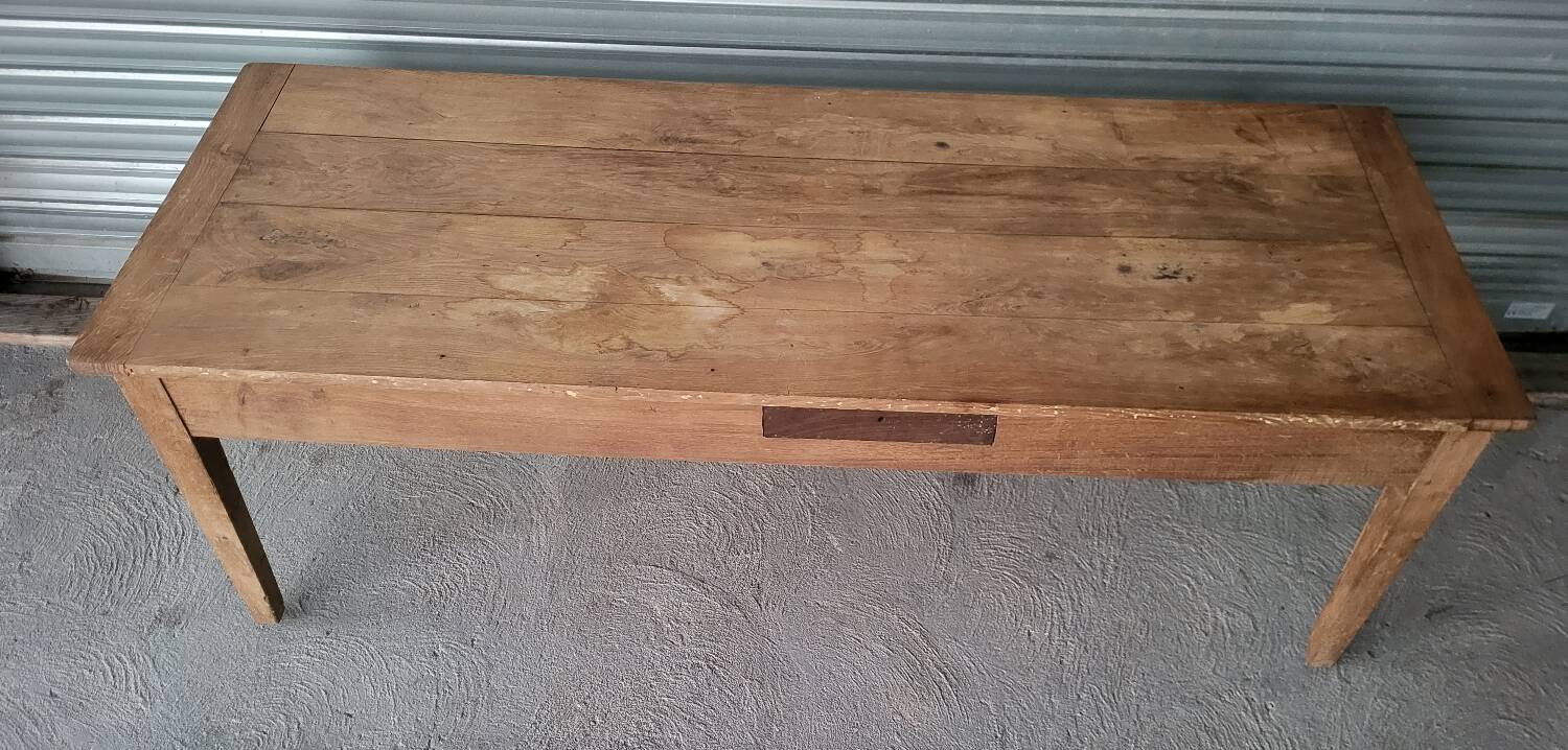 Old farmhouse table in solid oak with dowels.