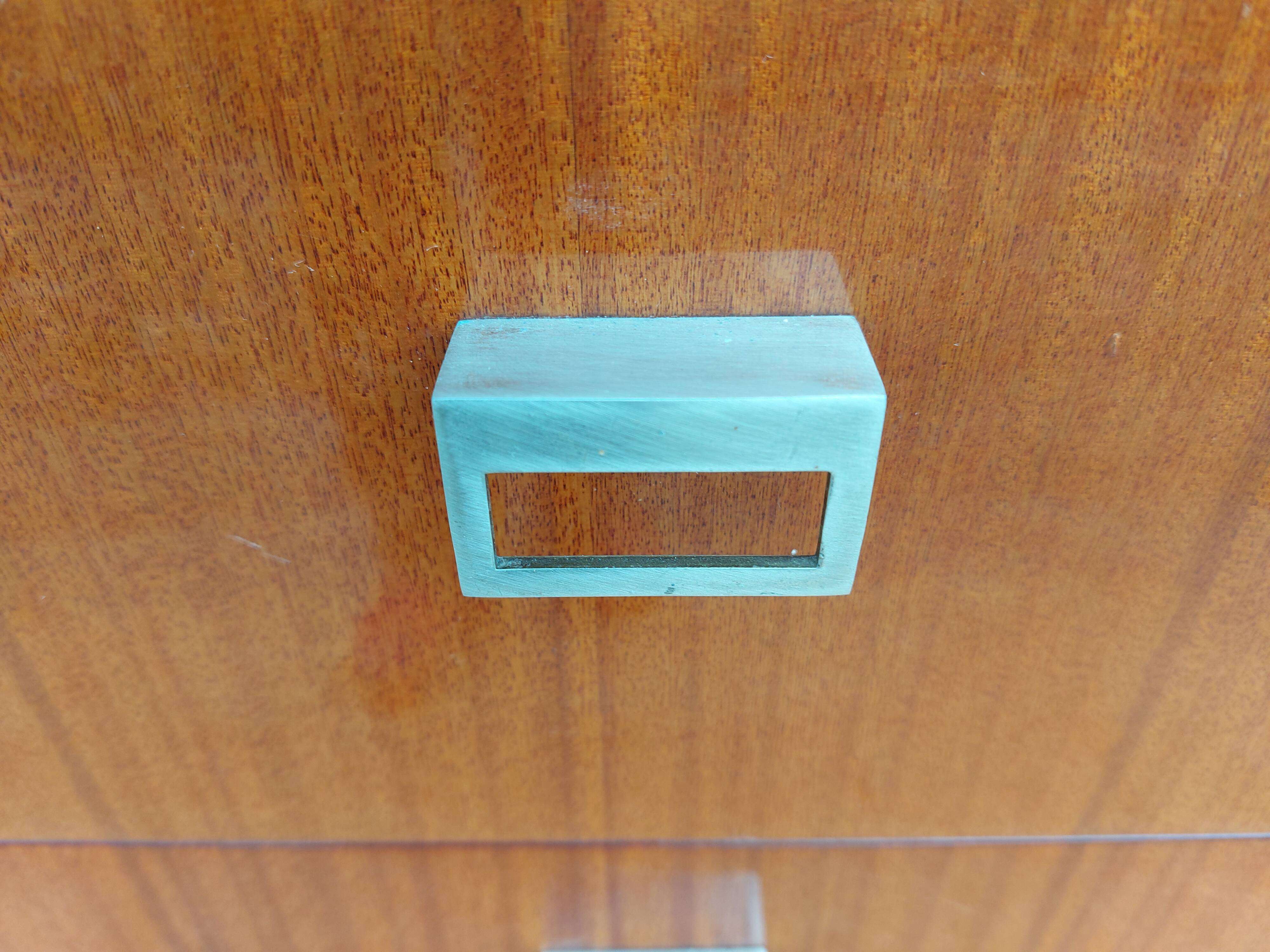 Vintage tapered leg chest of drawers