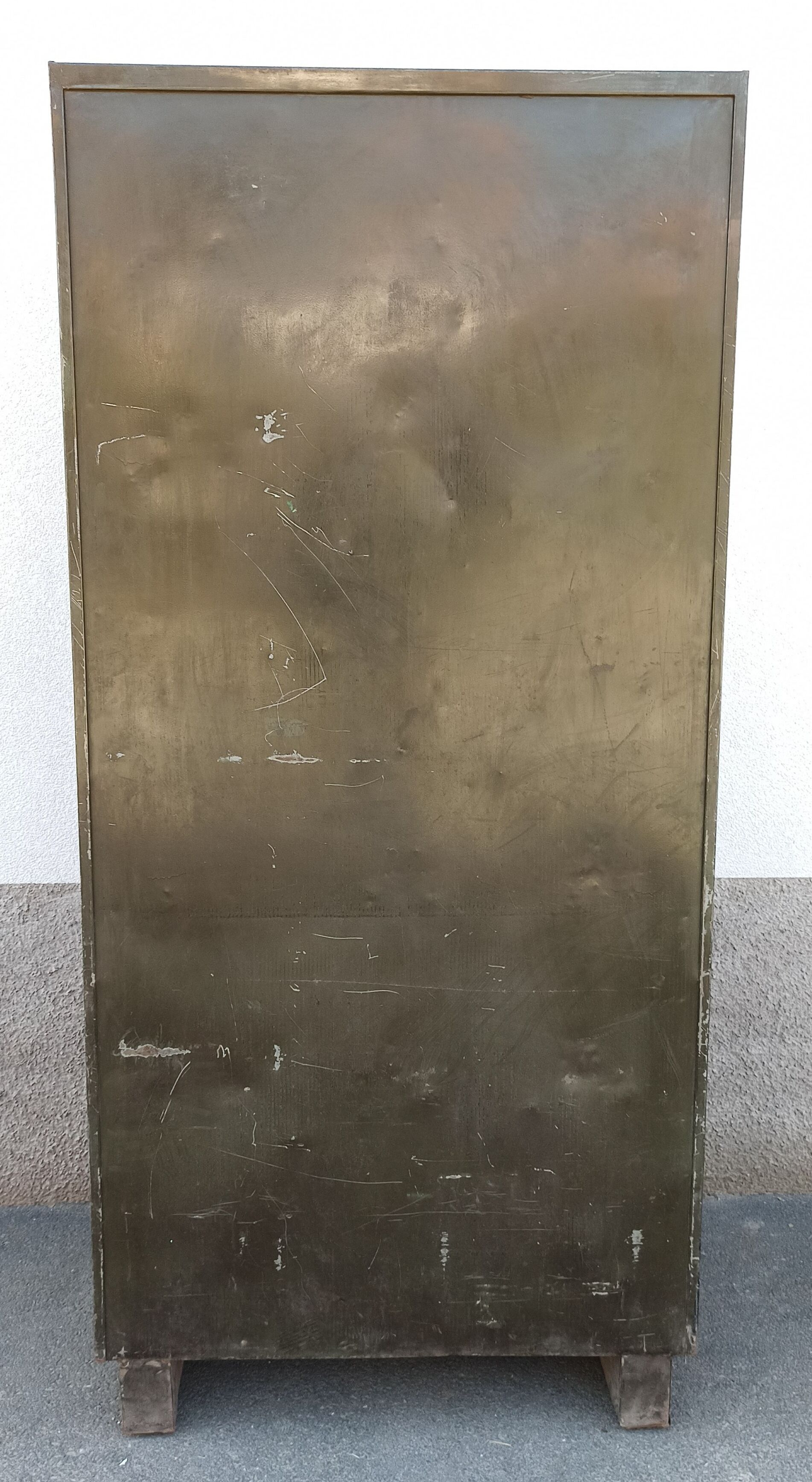 Antique metal cabinet - 18 lockers