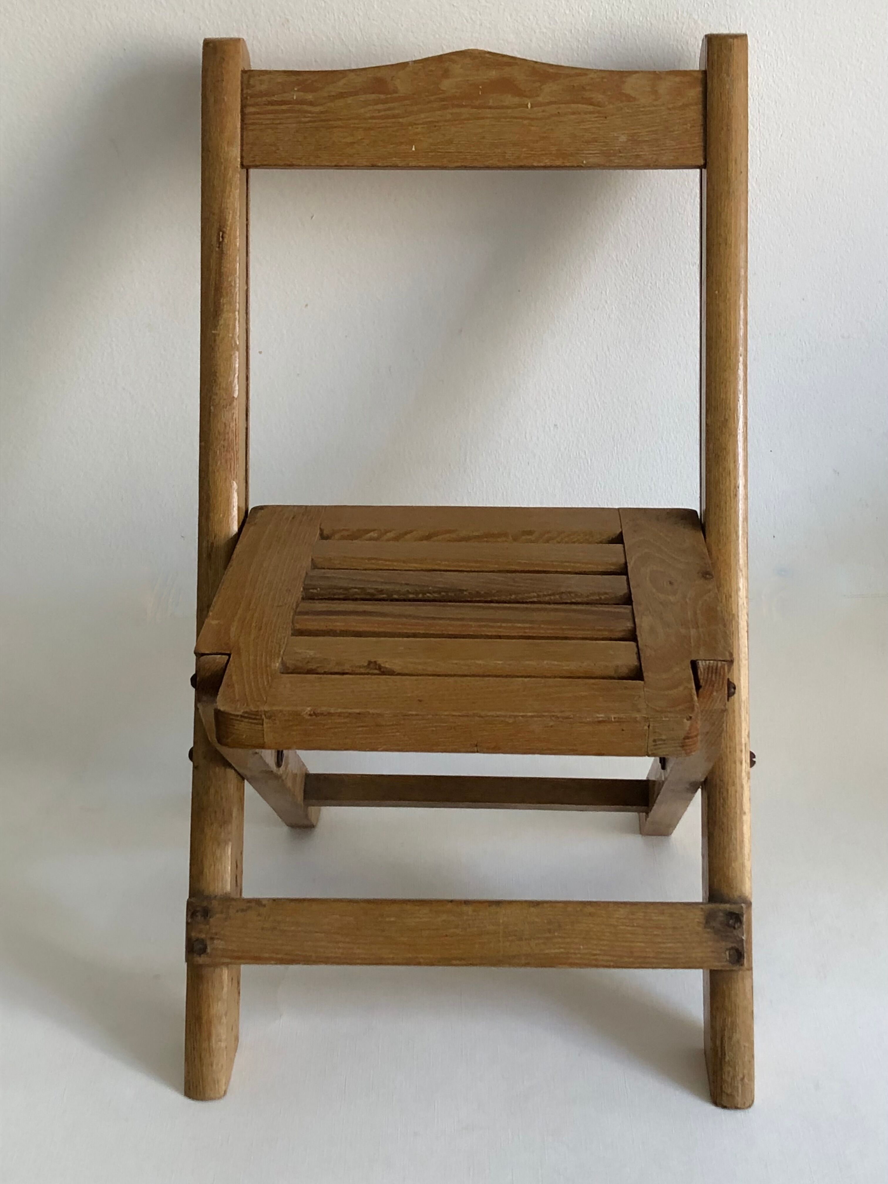 Child chair, folding chair