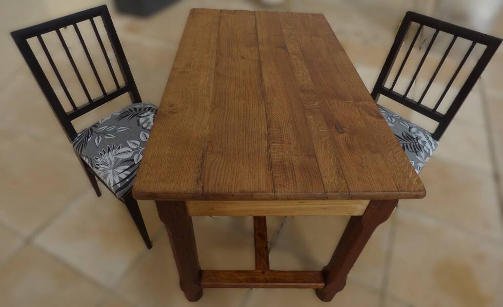 Oak farmhouse table with legs joined by a spacer
