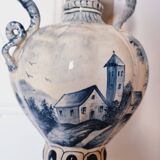 Large Spanish vase in Talavera style, hand-painted, adorned with a landscape.