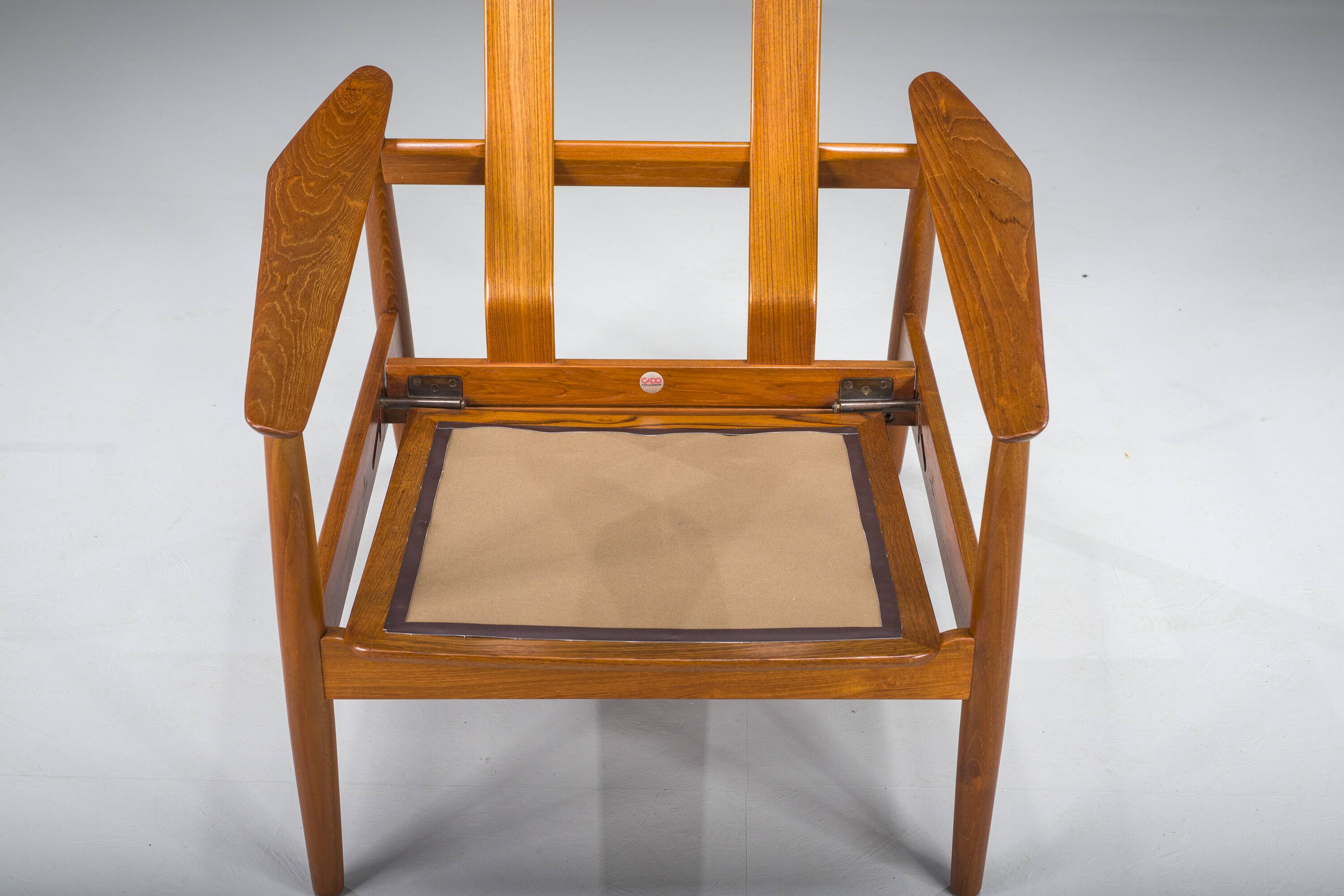 Mid-Century Modern FD 164 Armchair in Teak and Black Leather by Arne Vodder
