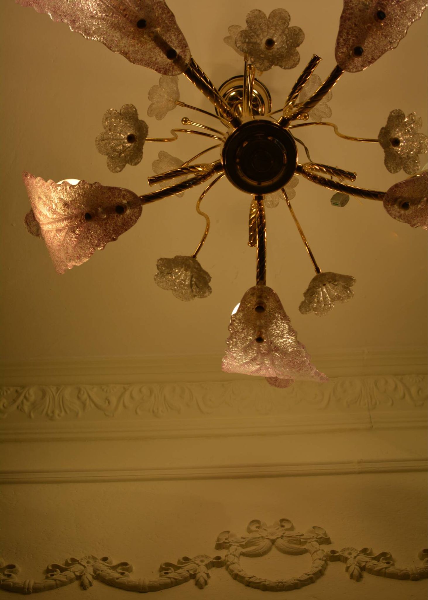 Vintage Murano glass chandelier in pink and gold metal, 1970s.