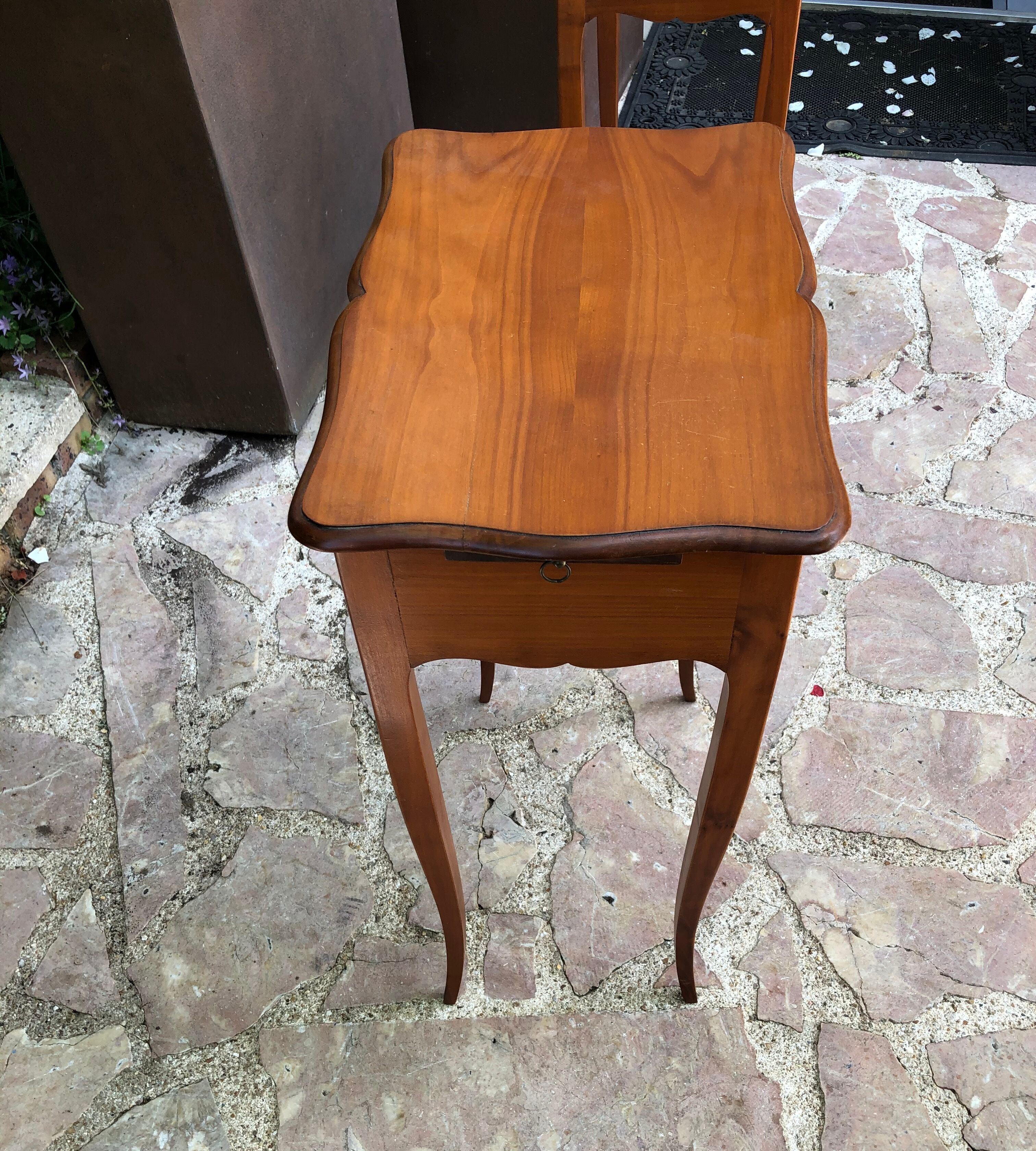 Paire de tables de chevet
