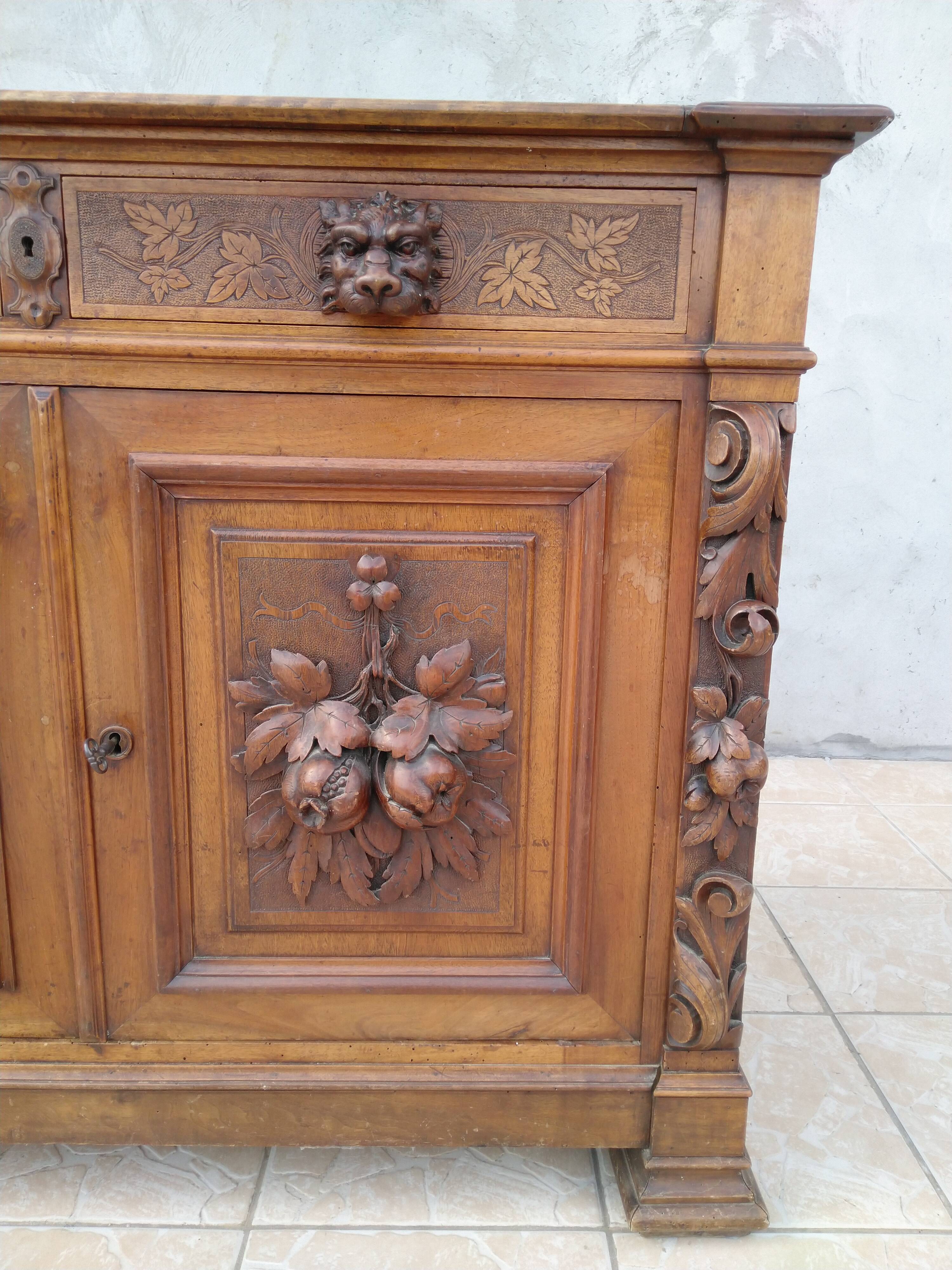 Low Renaissance style buffet in 19th century walnut