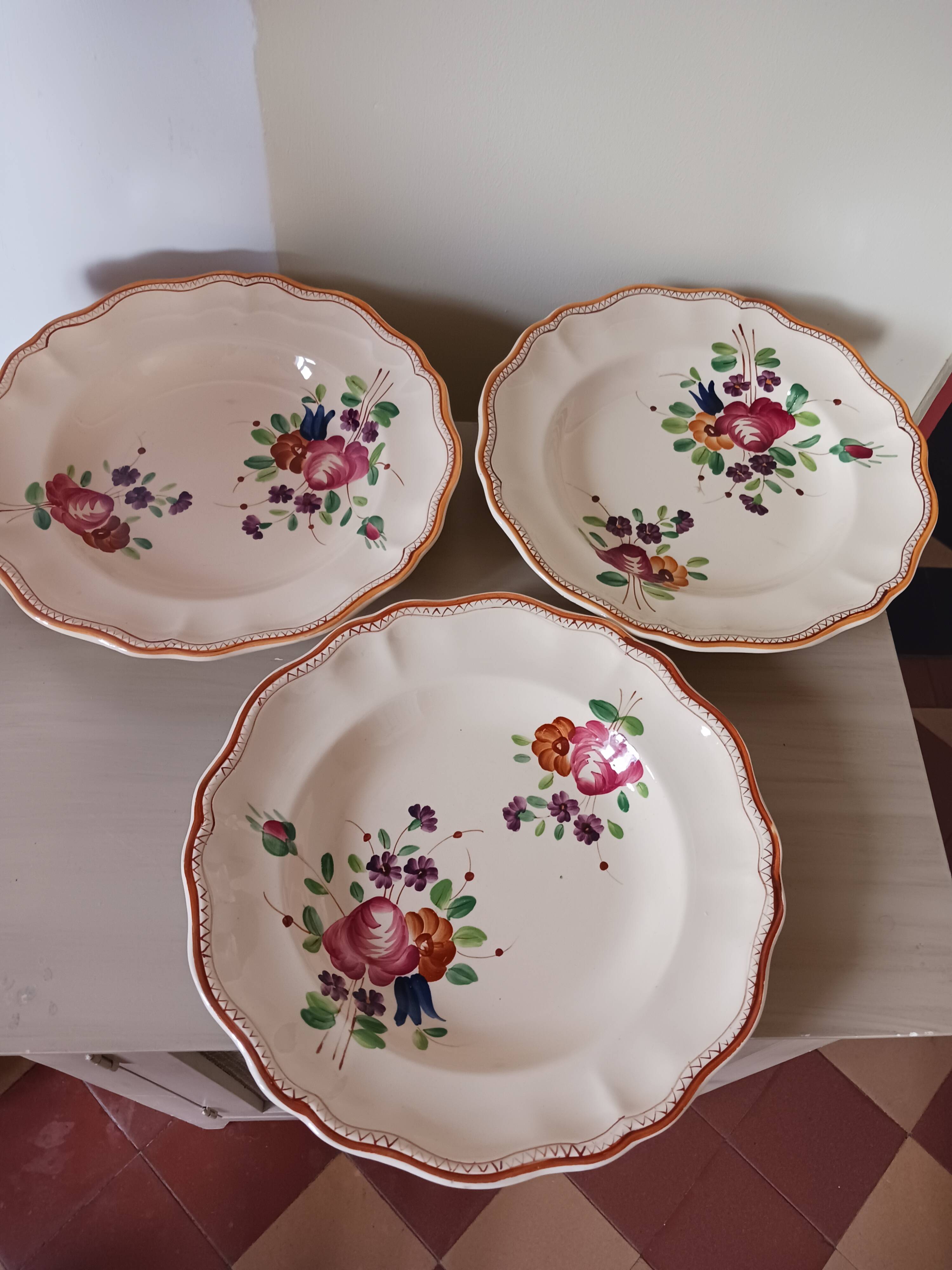 Assiettes Longchamp .