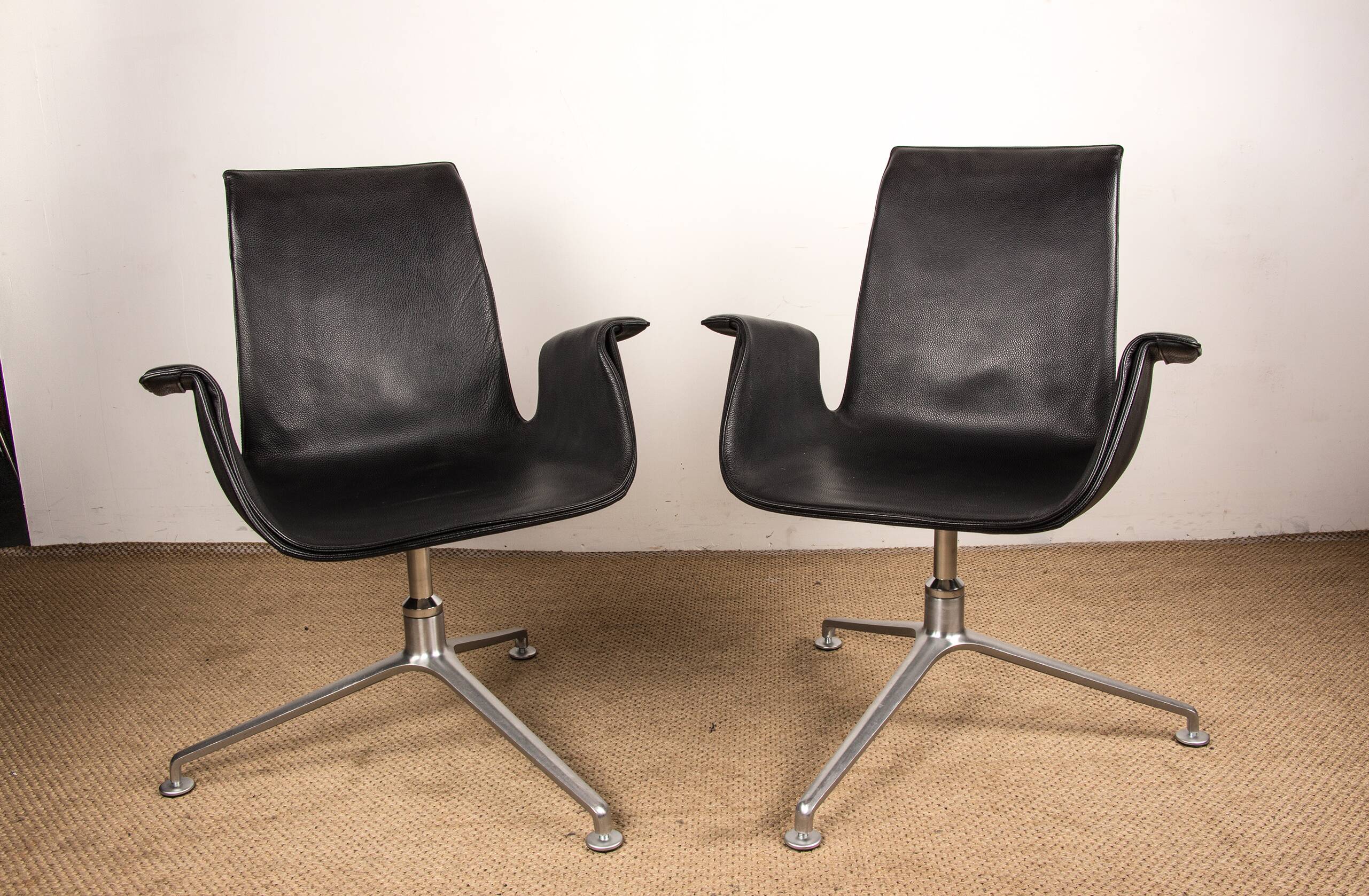 Pair of Danish armchairs in Black Leather and Chromed Steel, model FK 6725 Fabricius & Kastholm by Knoll