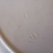 Plat à gâteau en terre de fer Longwy "Marguerites"