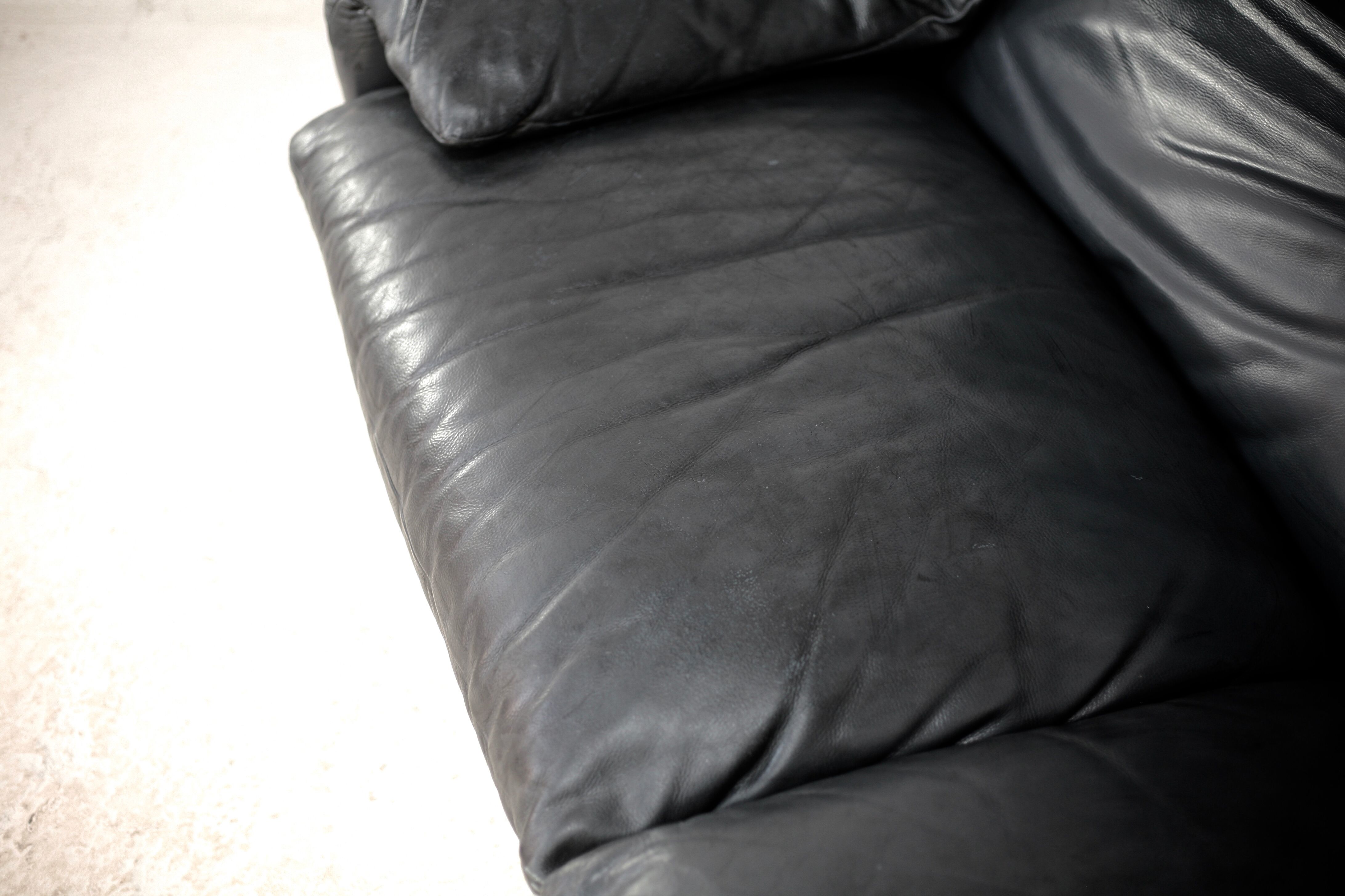 Sofa by Vico Magistretti, Cassina, Maralunga model. Italy, circa 1975. Navy blue leather