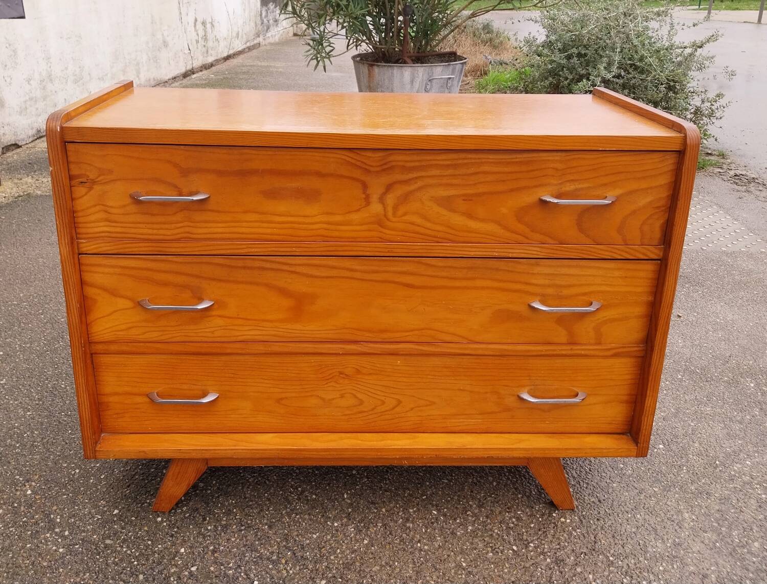 Compass feet chest of drawers