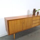 Mid-century notenhout fineer dressoir met 3 lades