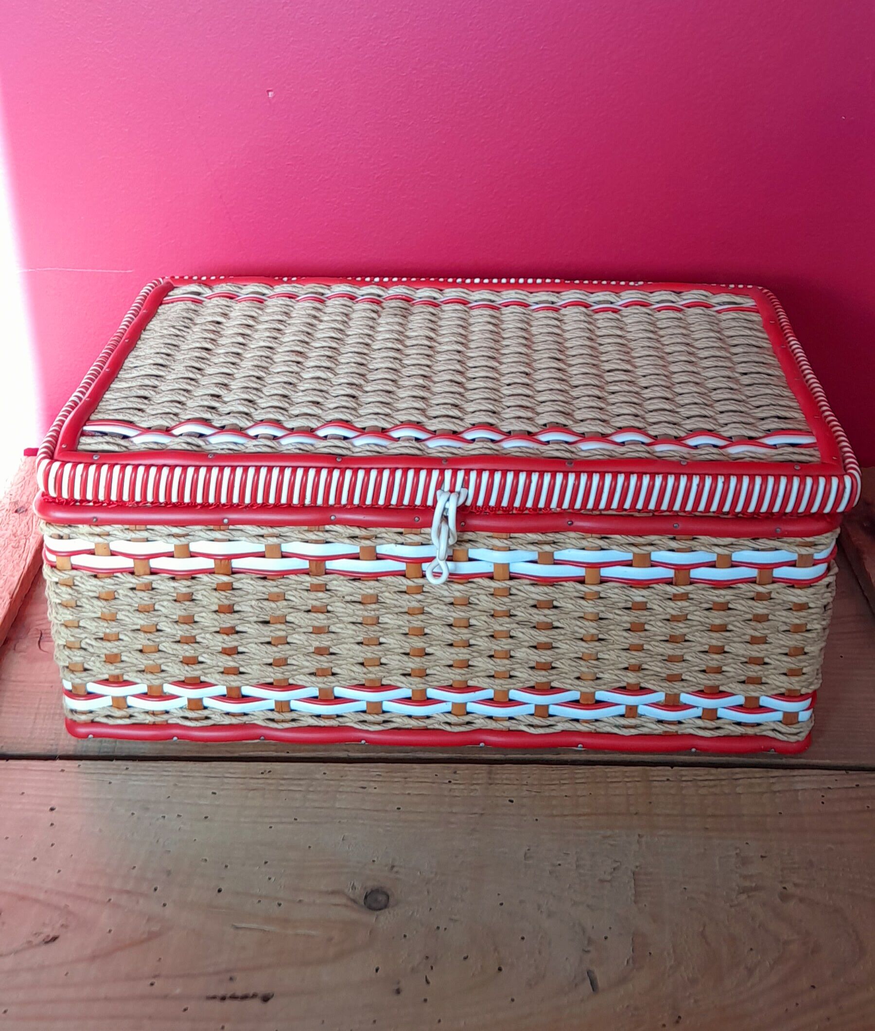 Sewing box rope and scoubidous 60s