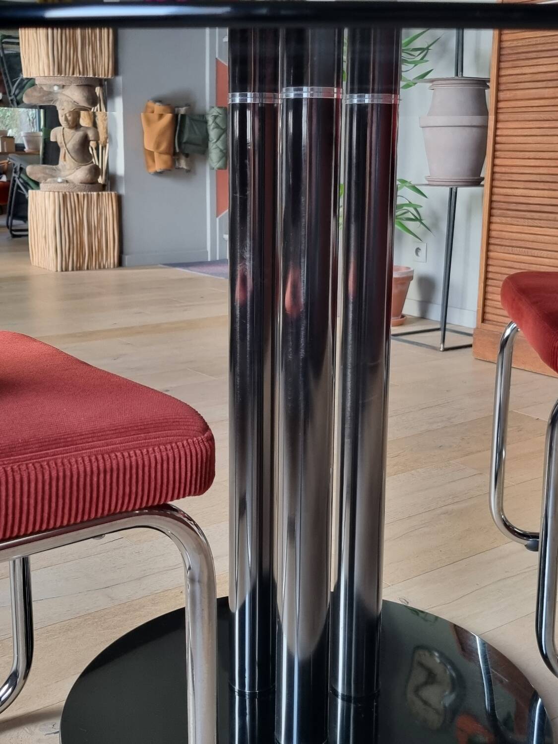 Round black smoked glass dining table + 2 terracotta chairs