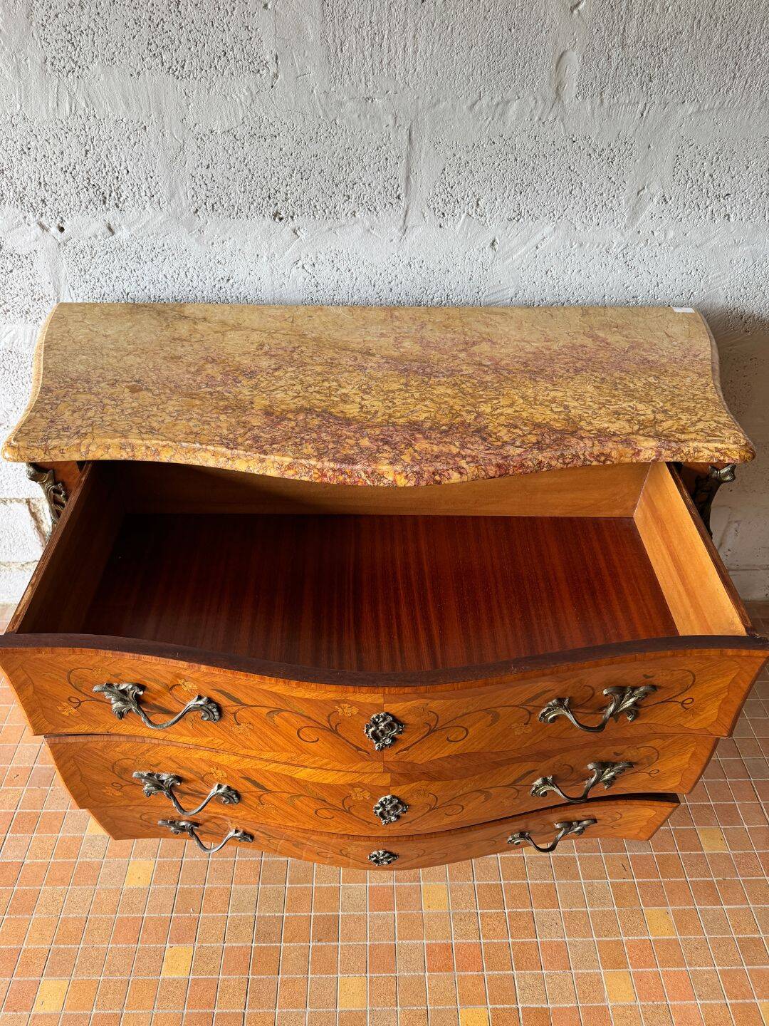 Commode marquetée Louis XV