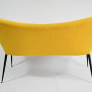 Canapé deux places, tissu jaune