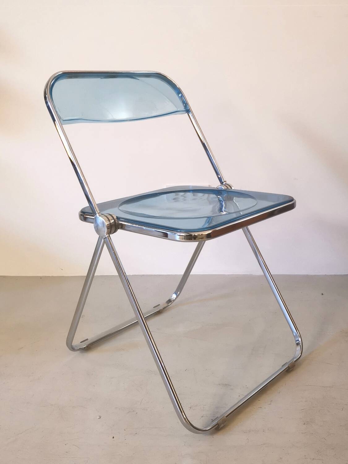 Plia chair, design Giancarlo Piretti, Anonima Castelli