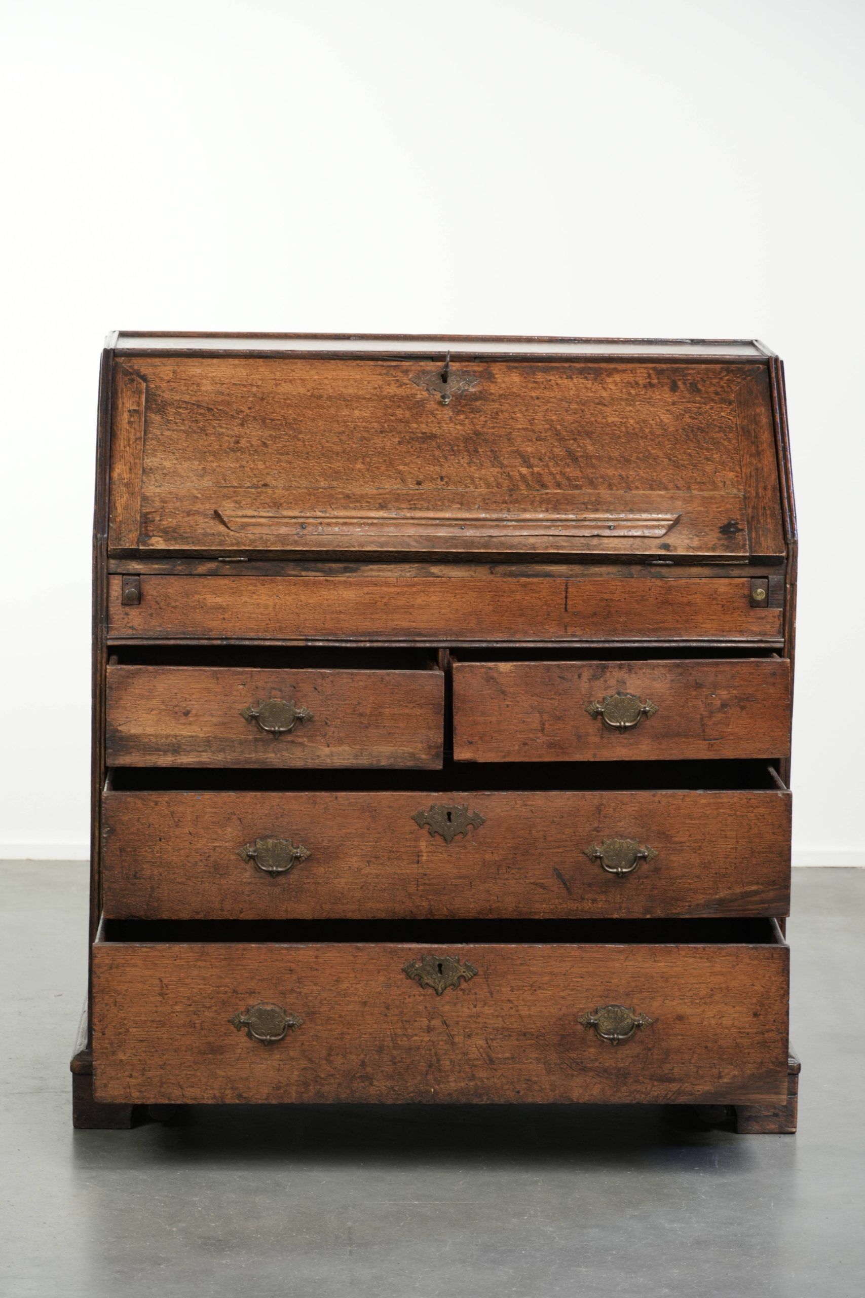 Secretary in ancient English oak from the early 18th century.