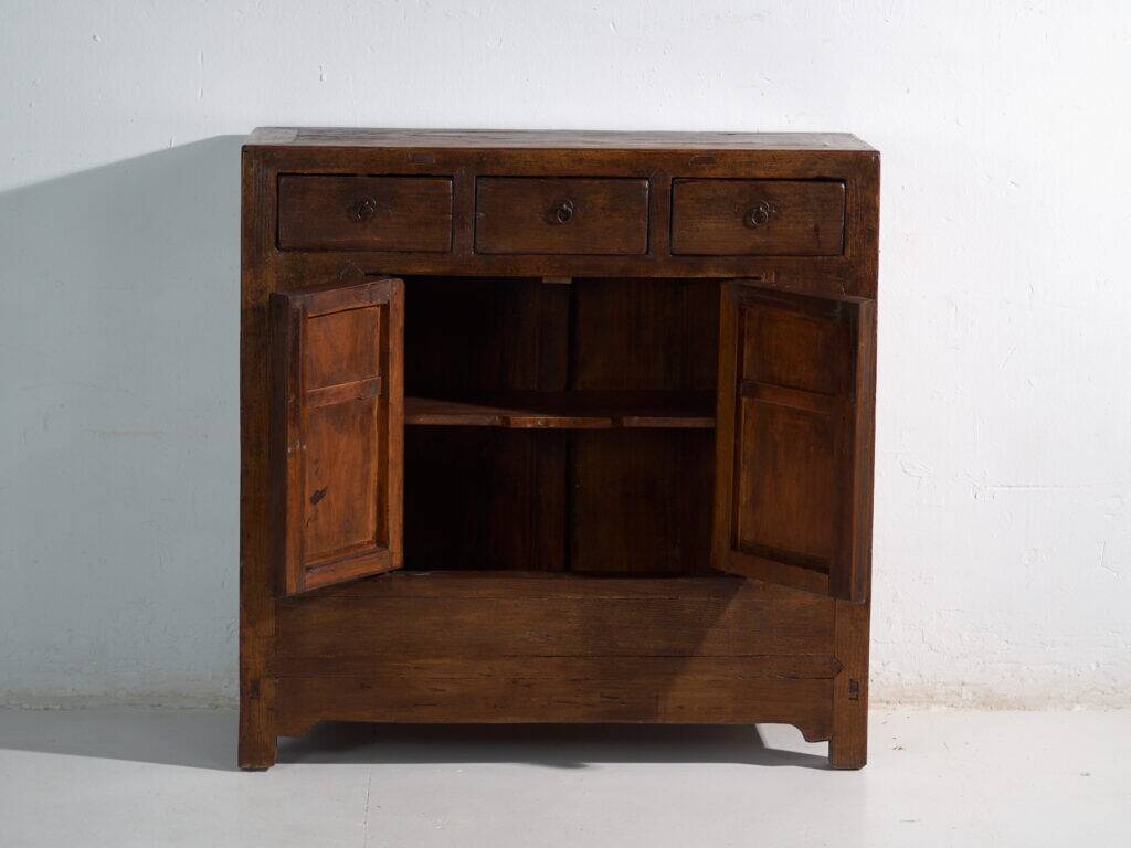 Pine buffet with three drawers and two doors – China, circa 1950