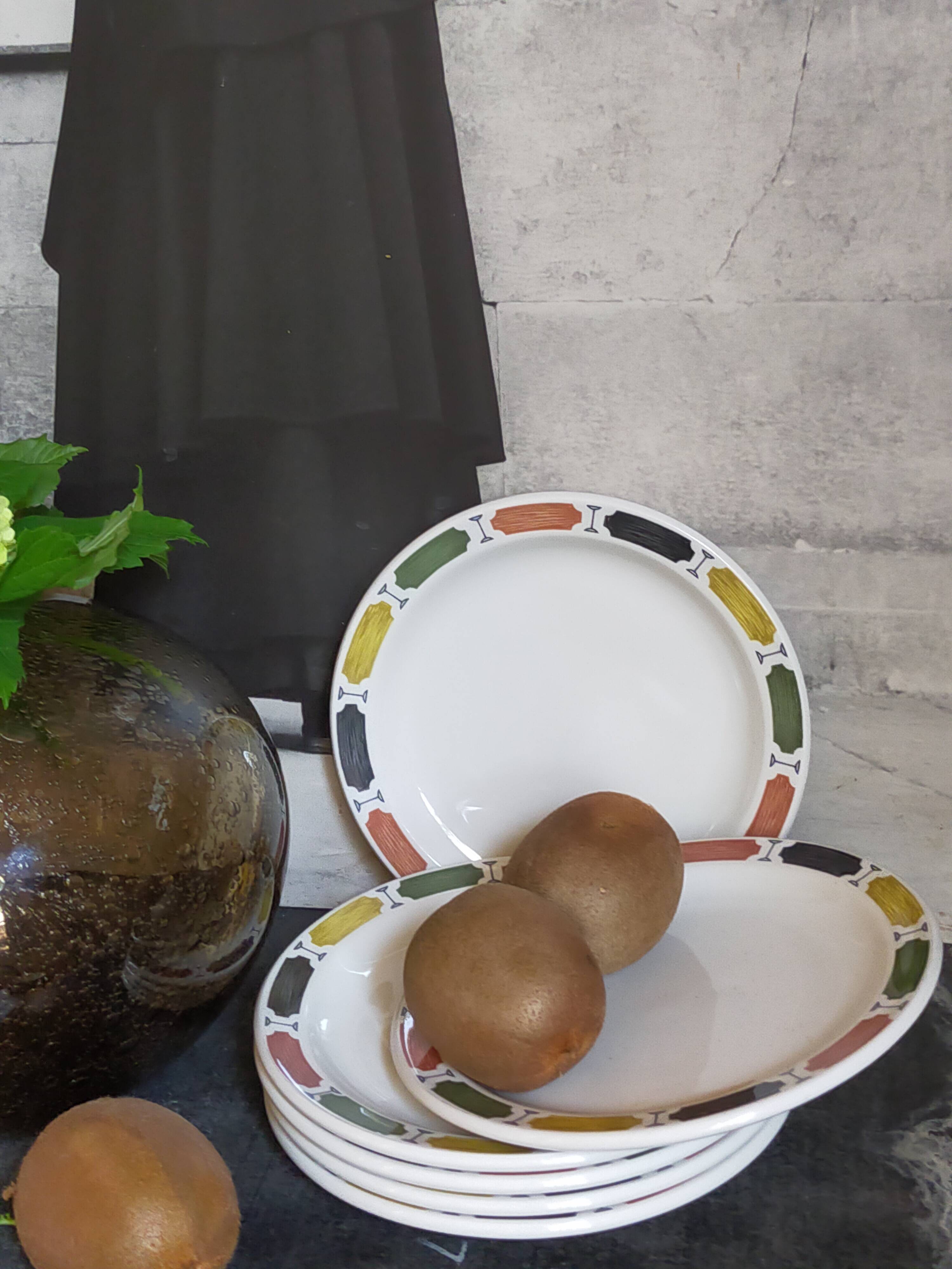 Six assiettes à dessert en porcelaine Anglaise DUDSON BROTHERS 70'