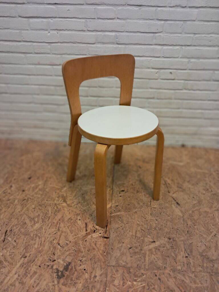 Aalvar Aalto 65 children's chair