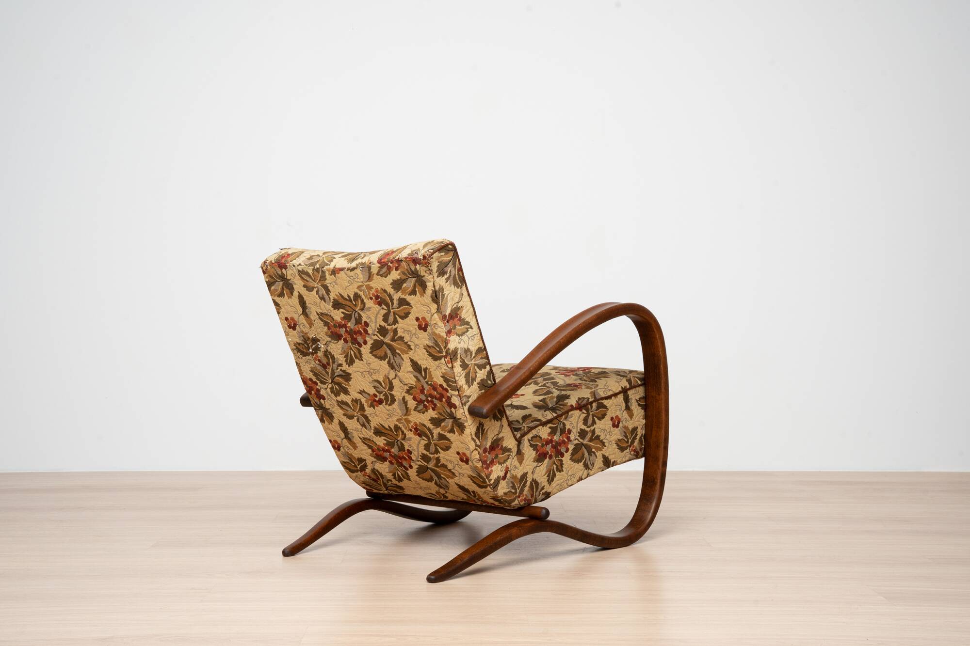 Pair of Art Deco H269 Lounge Chairs by Jindřich Halabala, Czechoslovakia