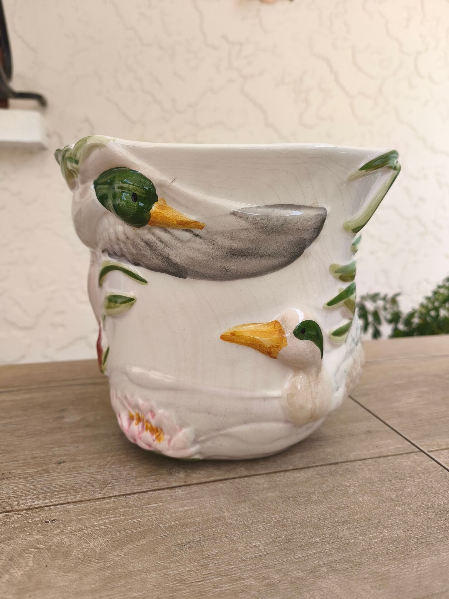 Rare cache-pot in earthenware with slip decoration of ducks.