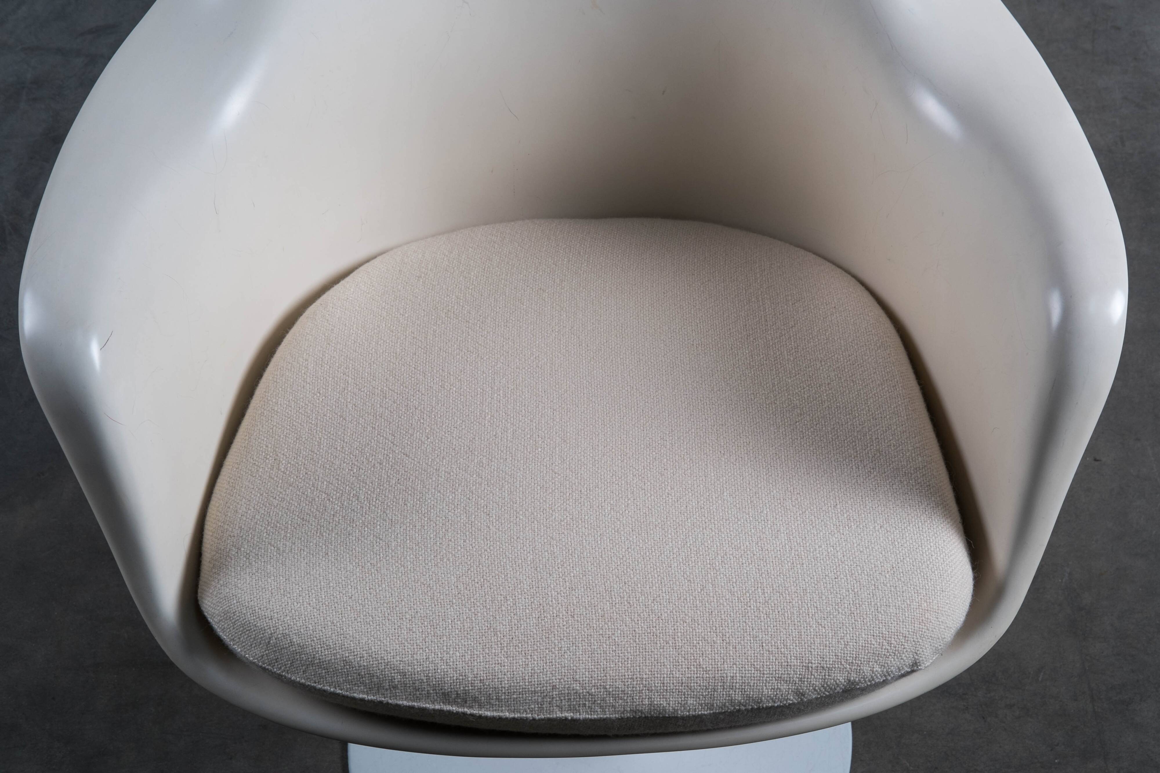 Eero Saarinen - Knoll Tulip armchairs