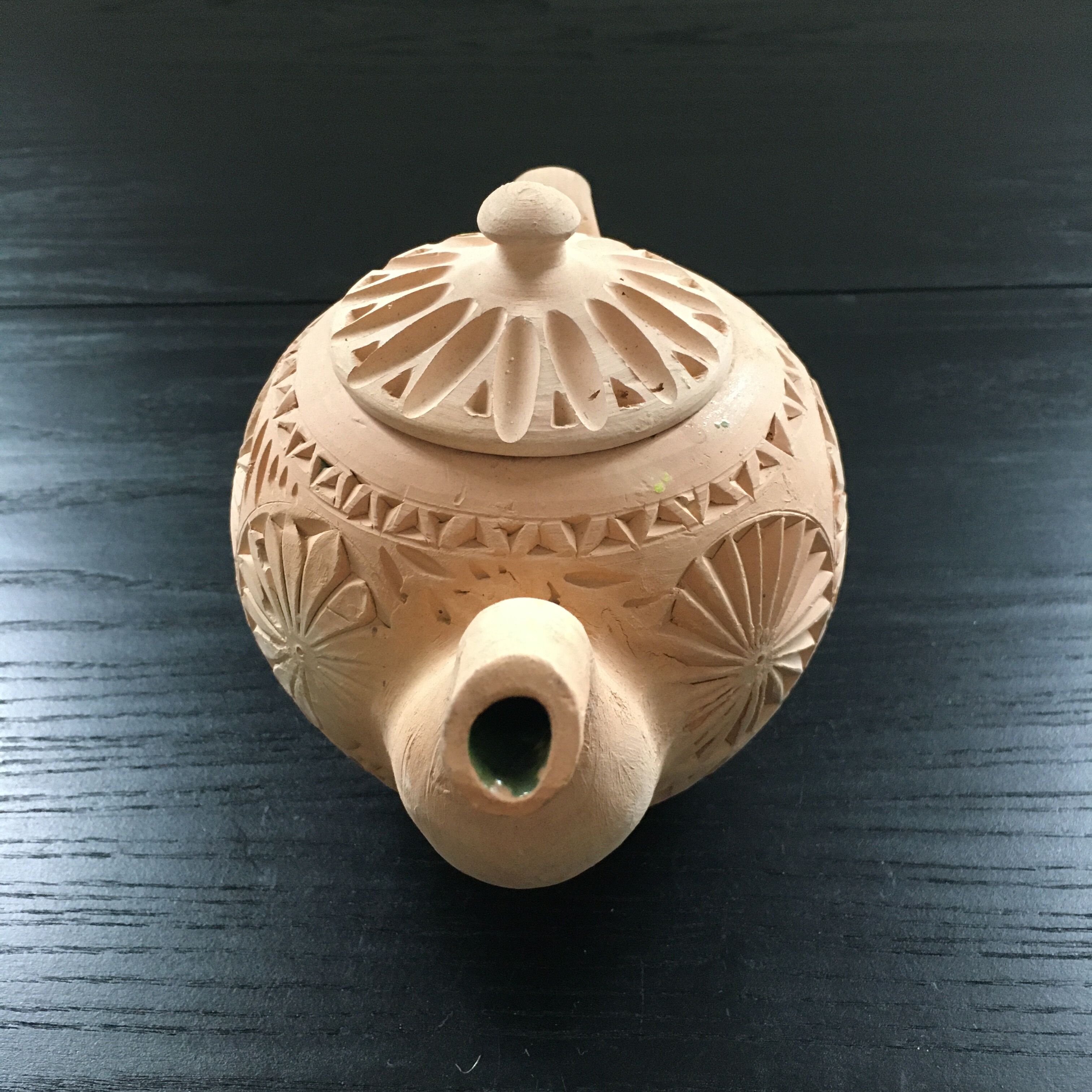 Ceramic teapot with glazed interior