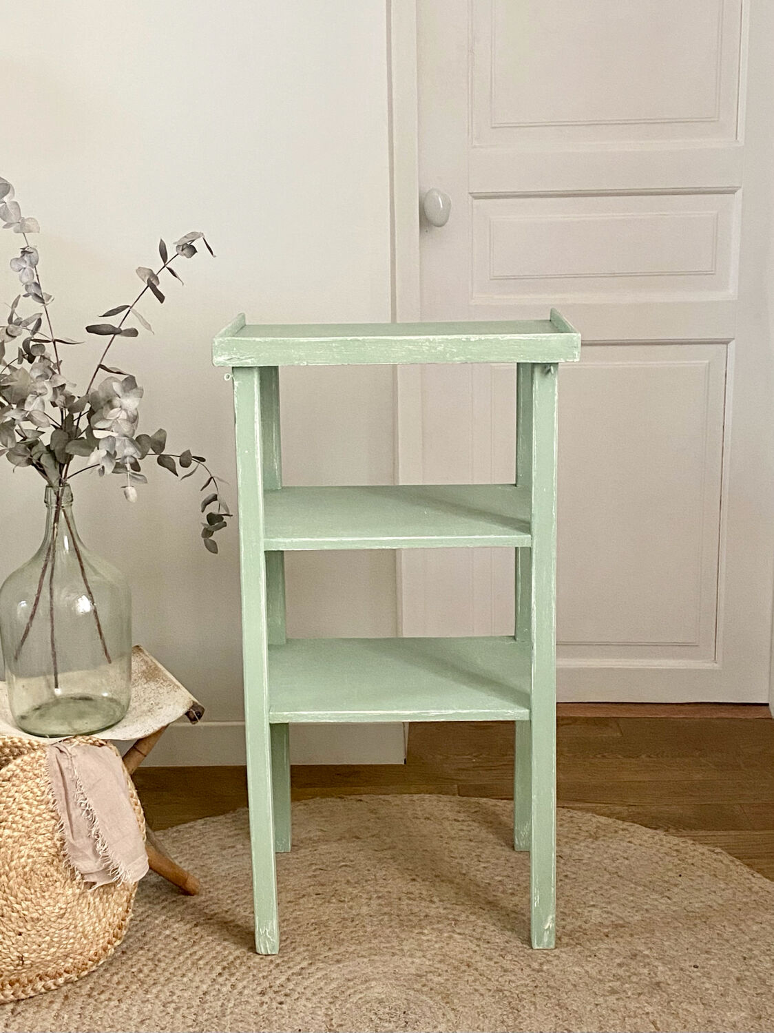 Shelf on legs