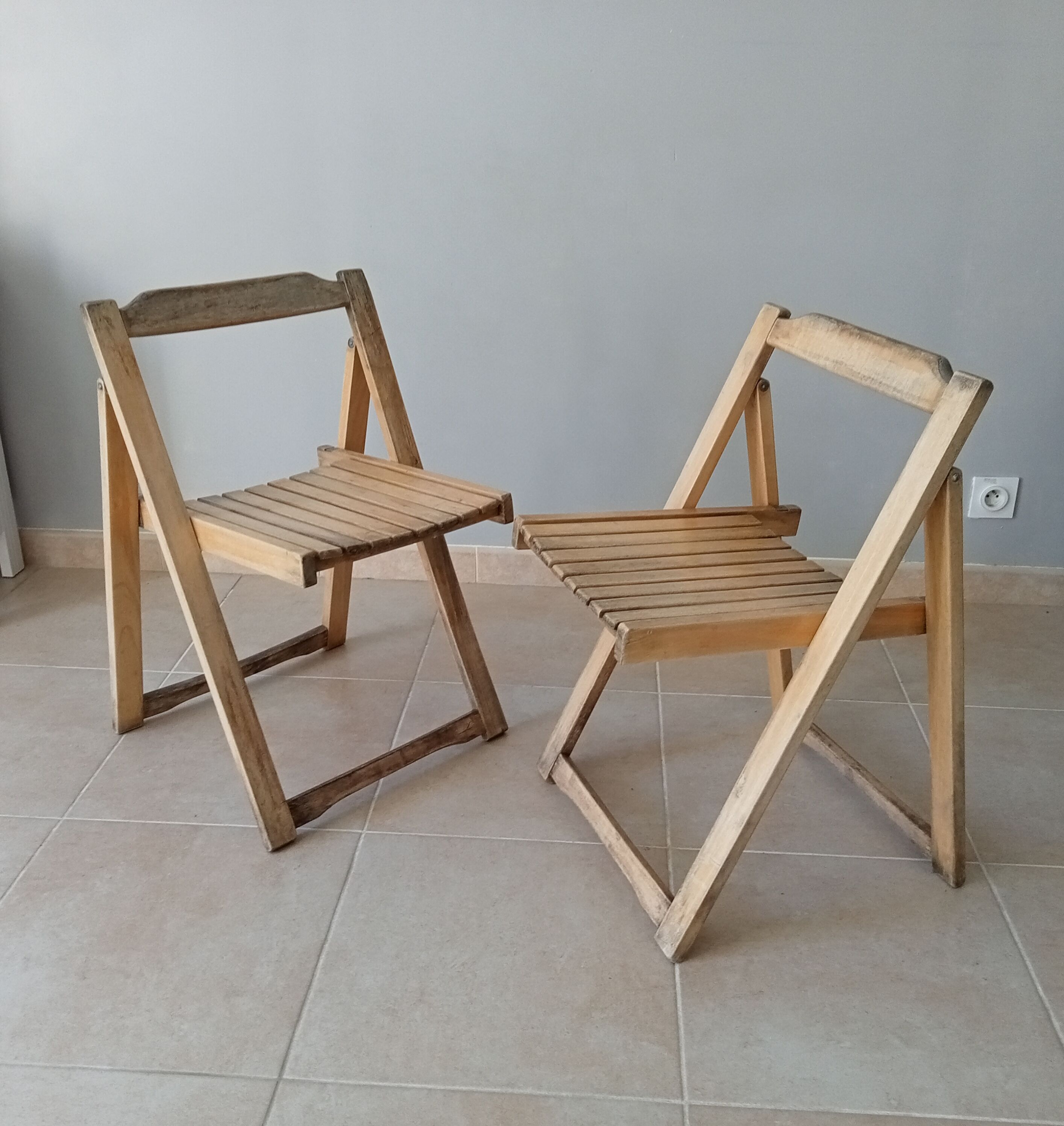 Pair of vintage folding chairs 60s