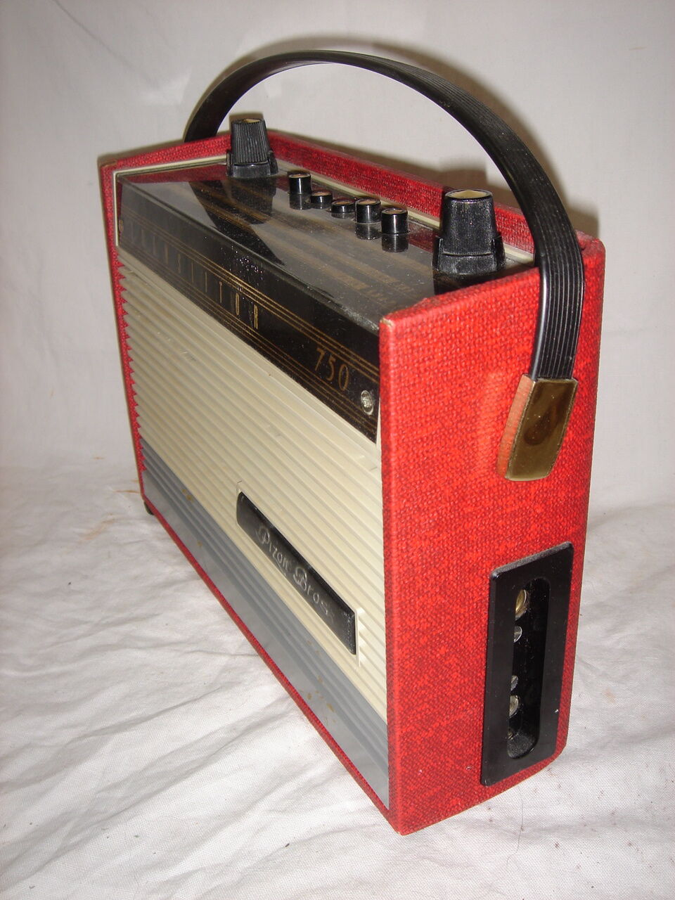Poste radio pizon bros transistor 750 rouge de 1960