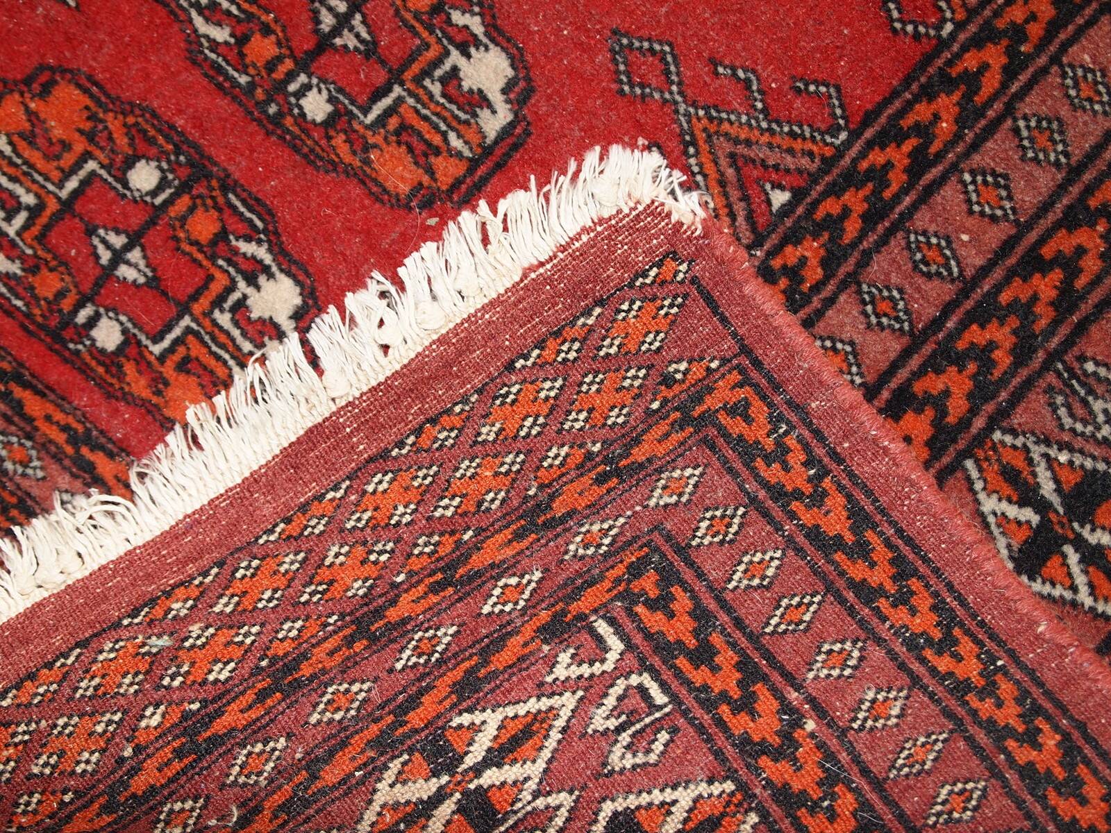 Tapis Vintage Lahore du Moyen-Orient, Années 1960, Élégance Artisanale