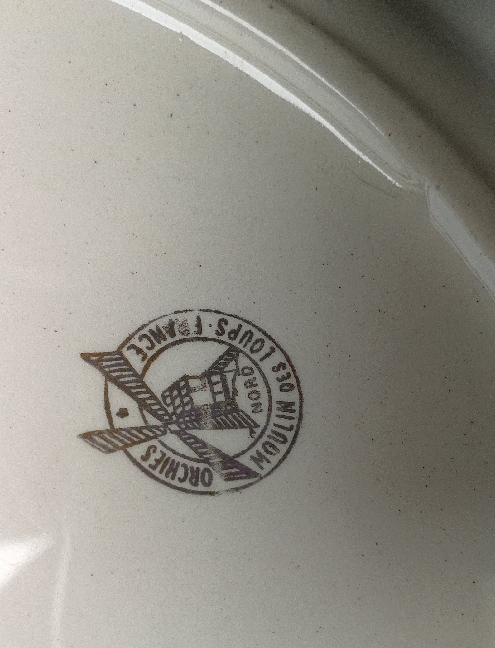 Large dish creux in faïence ancient motifs mill seaboard vintage sails