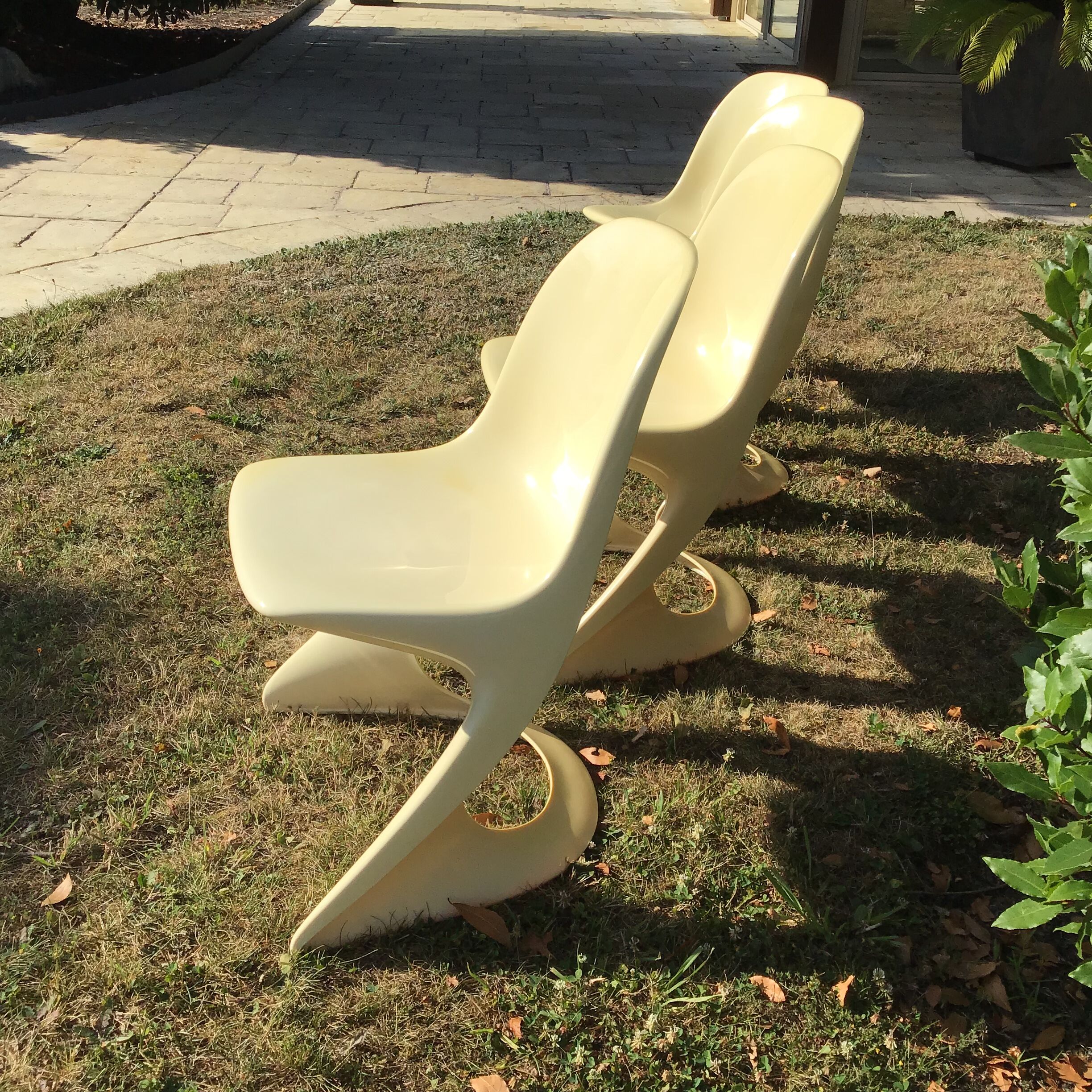 Suite de quatre chaises Casala
