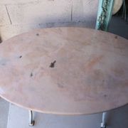 Table de jardin ancienne en fonte et marbre rose