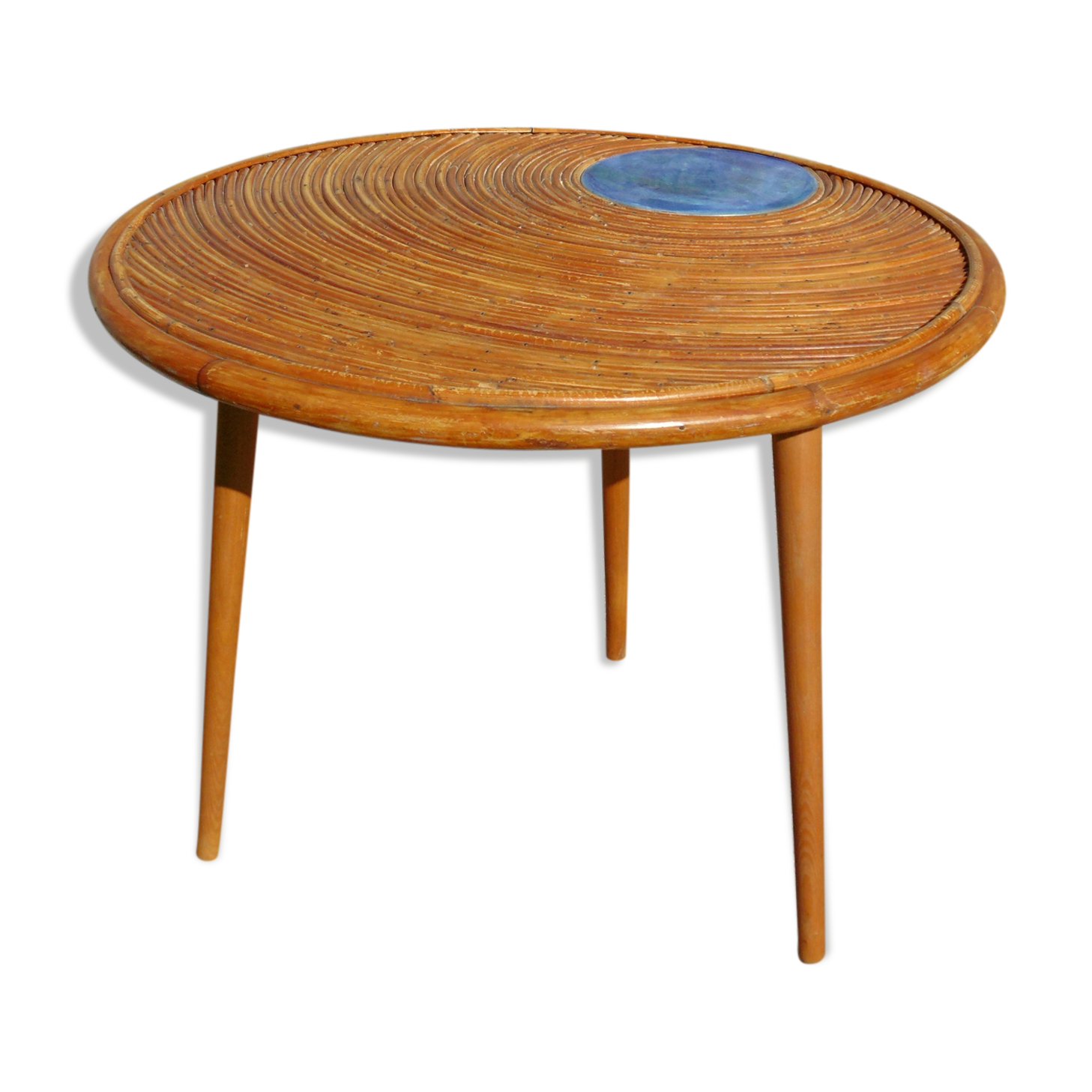 Round coffee table deco tray in rattan and ceramics