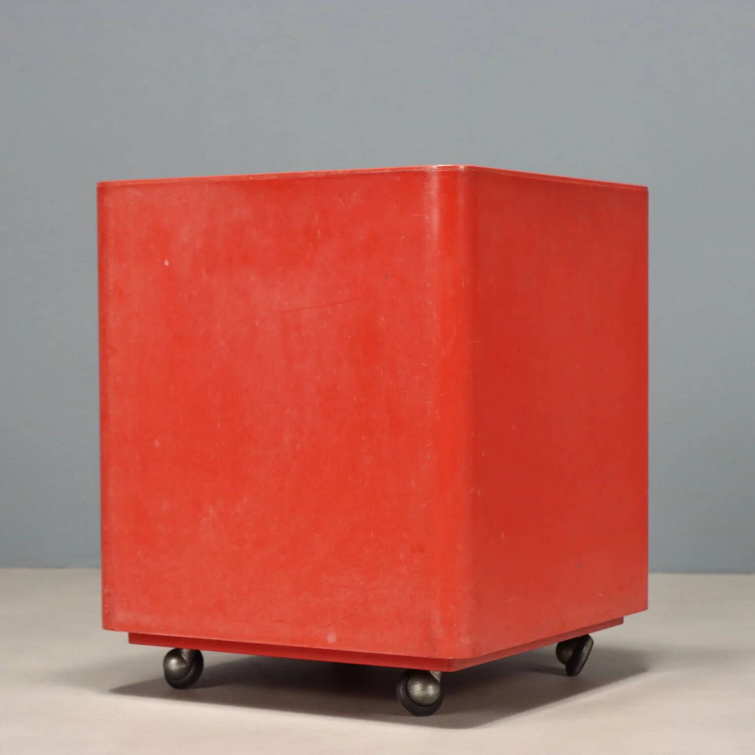 Meuble Valletto Quadro en plastique rouge