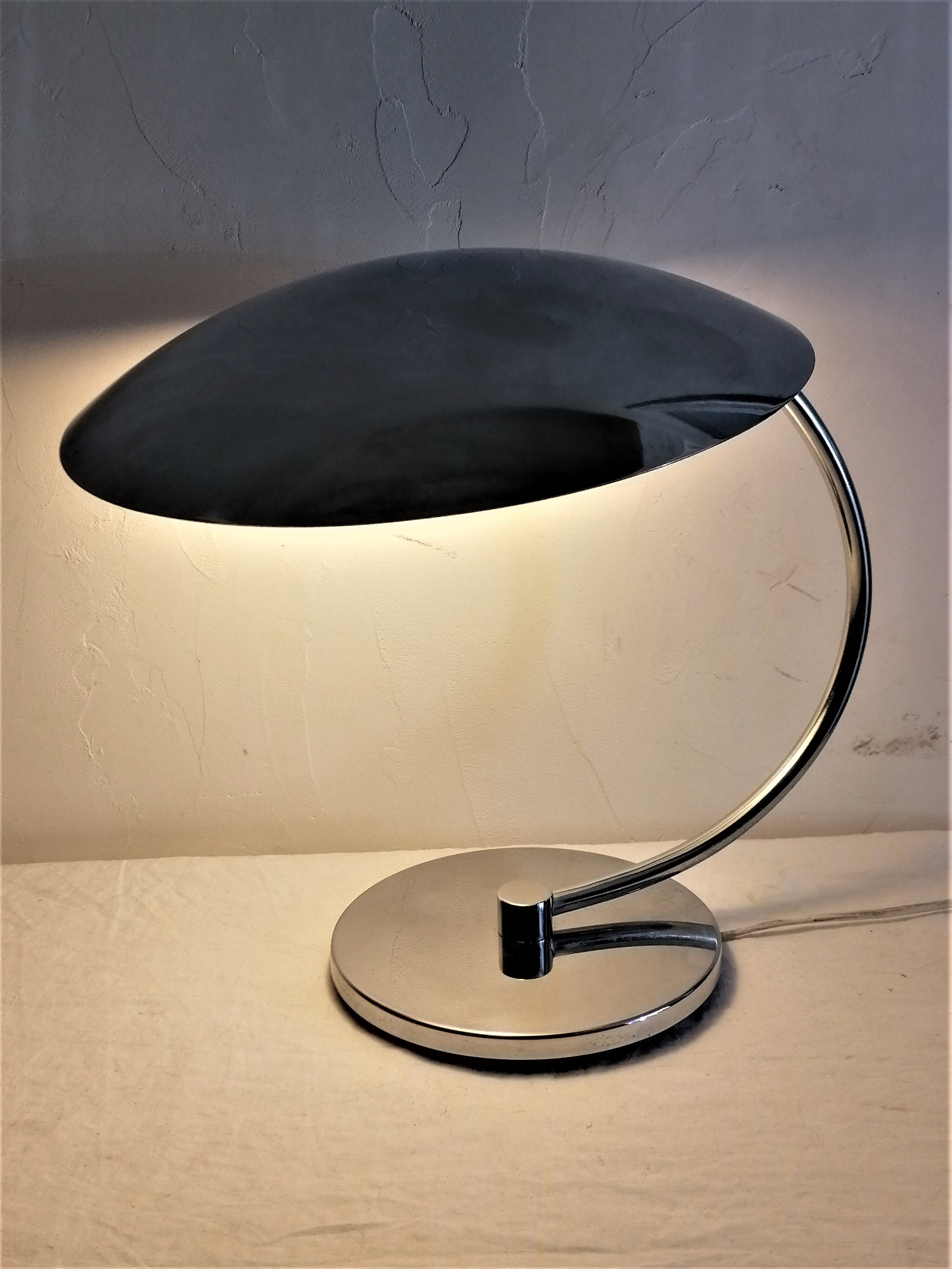 Lampe des années 70 en métal chromé