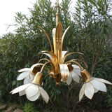 Lustre laiton et fleurs en pétales de nacre