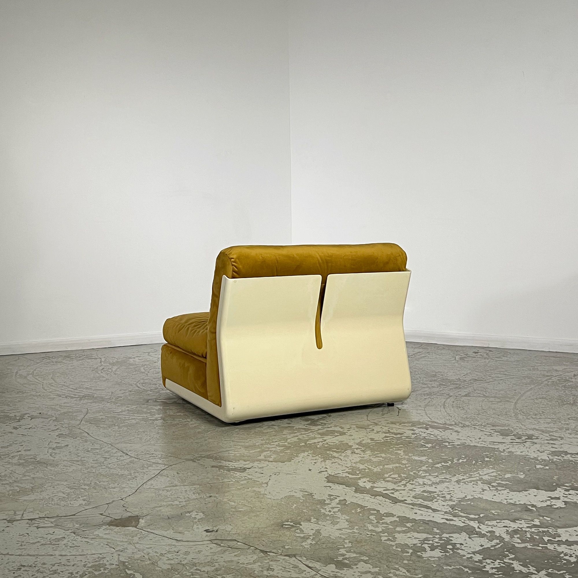 Pair of Amanta chauffeuses by Mario Bellini for B&B Italia 1960s