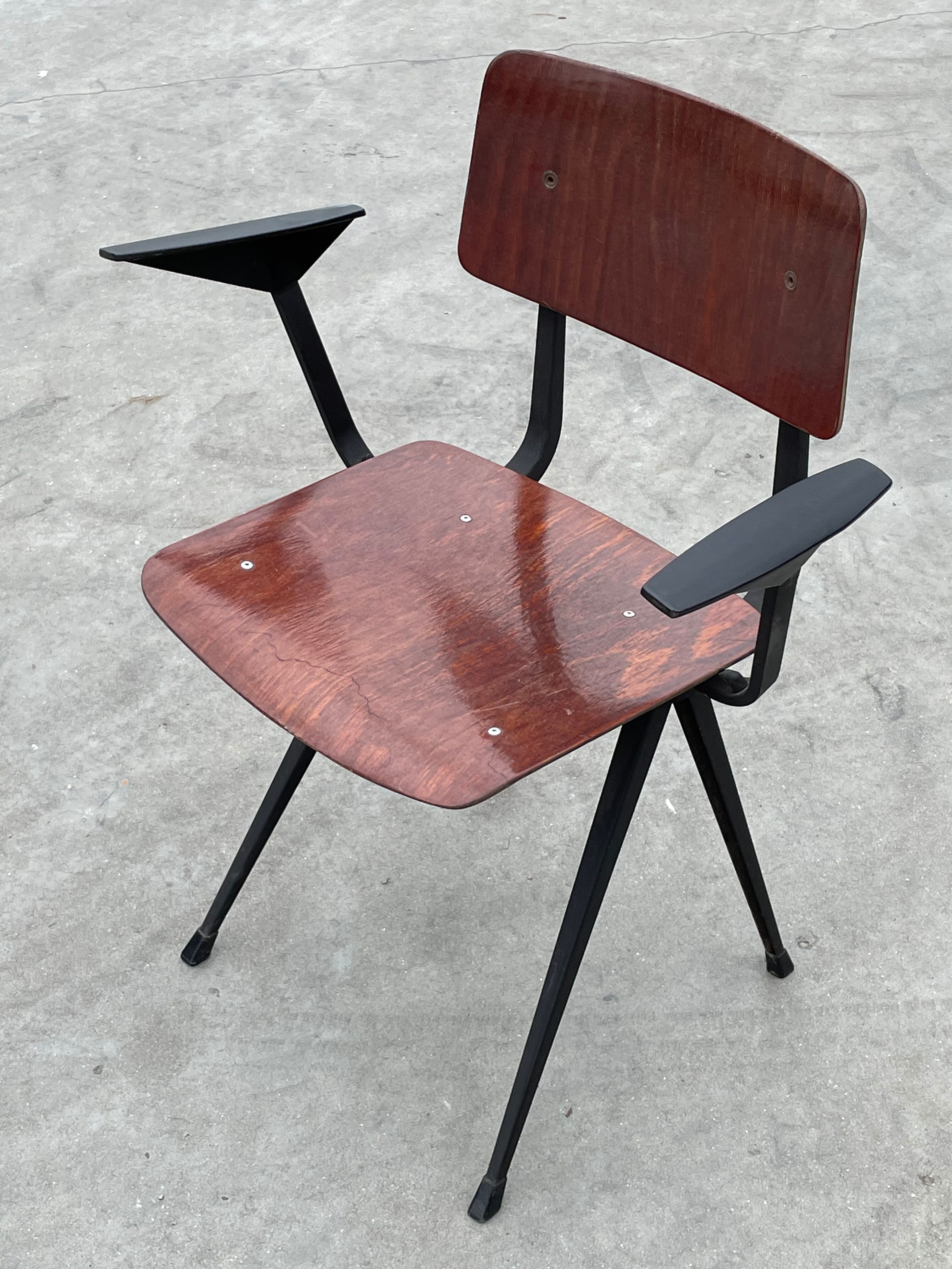 Friso Kramer 'Result' chair with armrests for Ahrend de Cirkel, 1960s