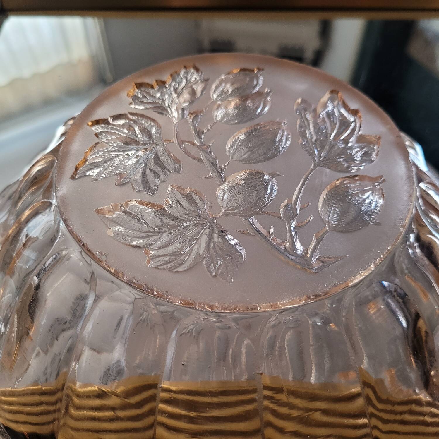 Pink molded glass bowl – embossed plant decoration – 1950s style