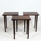 Tables gigognes en bois de rose par Kurt Østervig, fabriquée par Jan Furniture dans les années 1960.