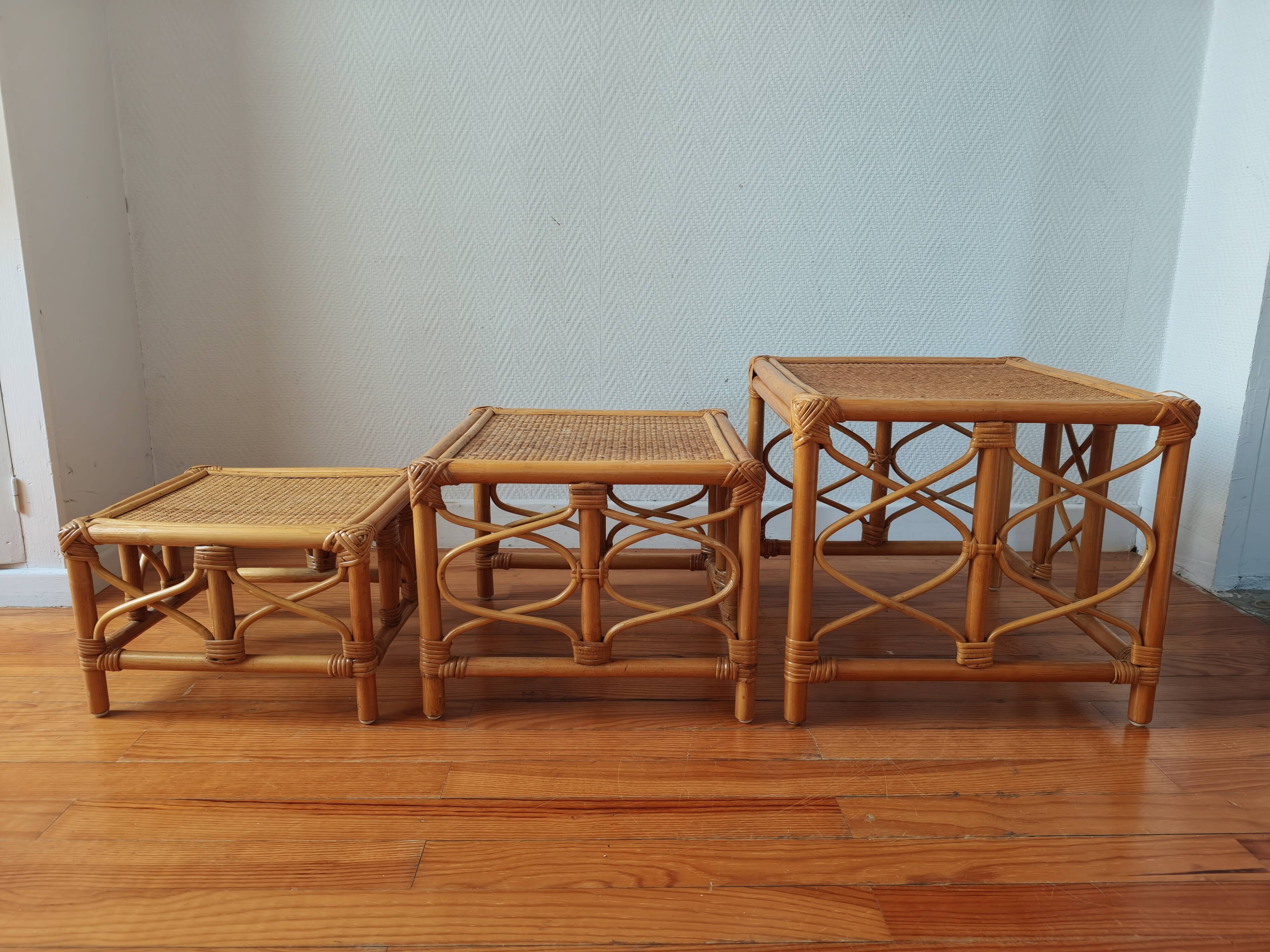 Tables gigognes en rotin et cannage – Esprit Riviera – Vers 1970/80