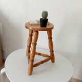 Vintage tripod stool in beech wood.