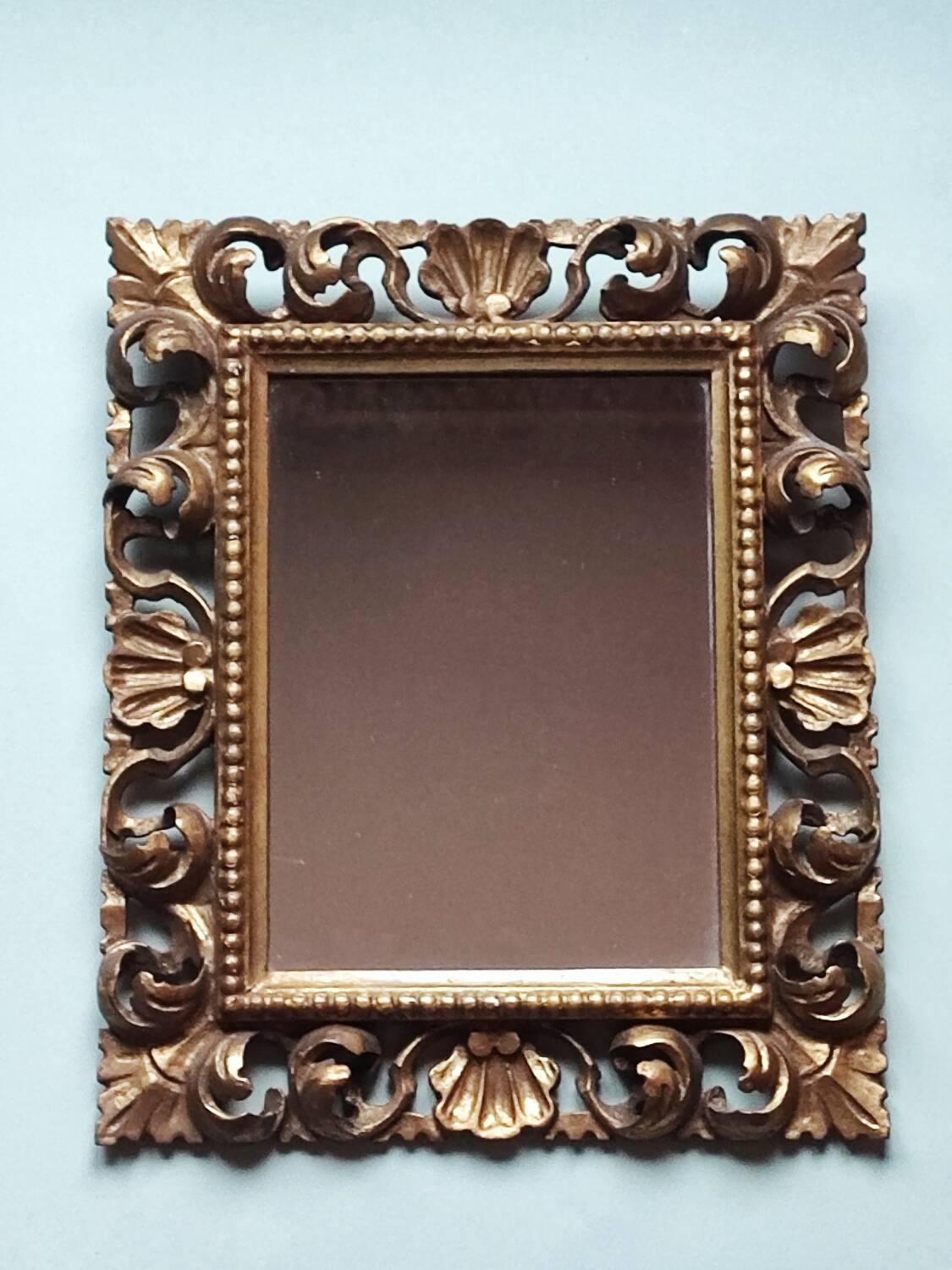 Miroir en bois sculpté et doré
