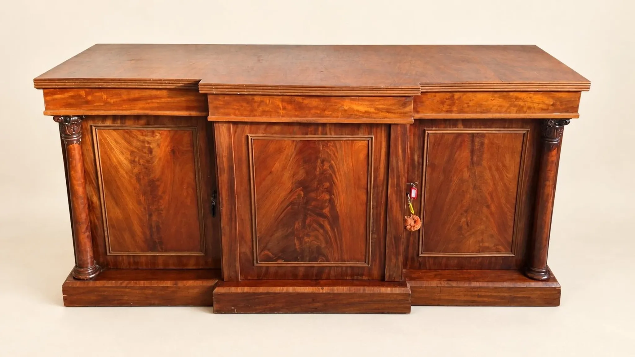 Large buffet in flame mahogany, William IV / Regency columns.