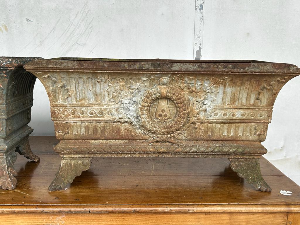 Pair of cast iron planters of the nineteenth century - planter